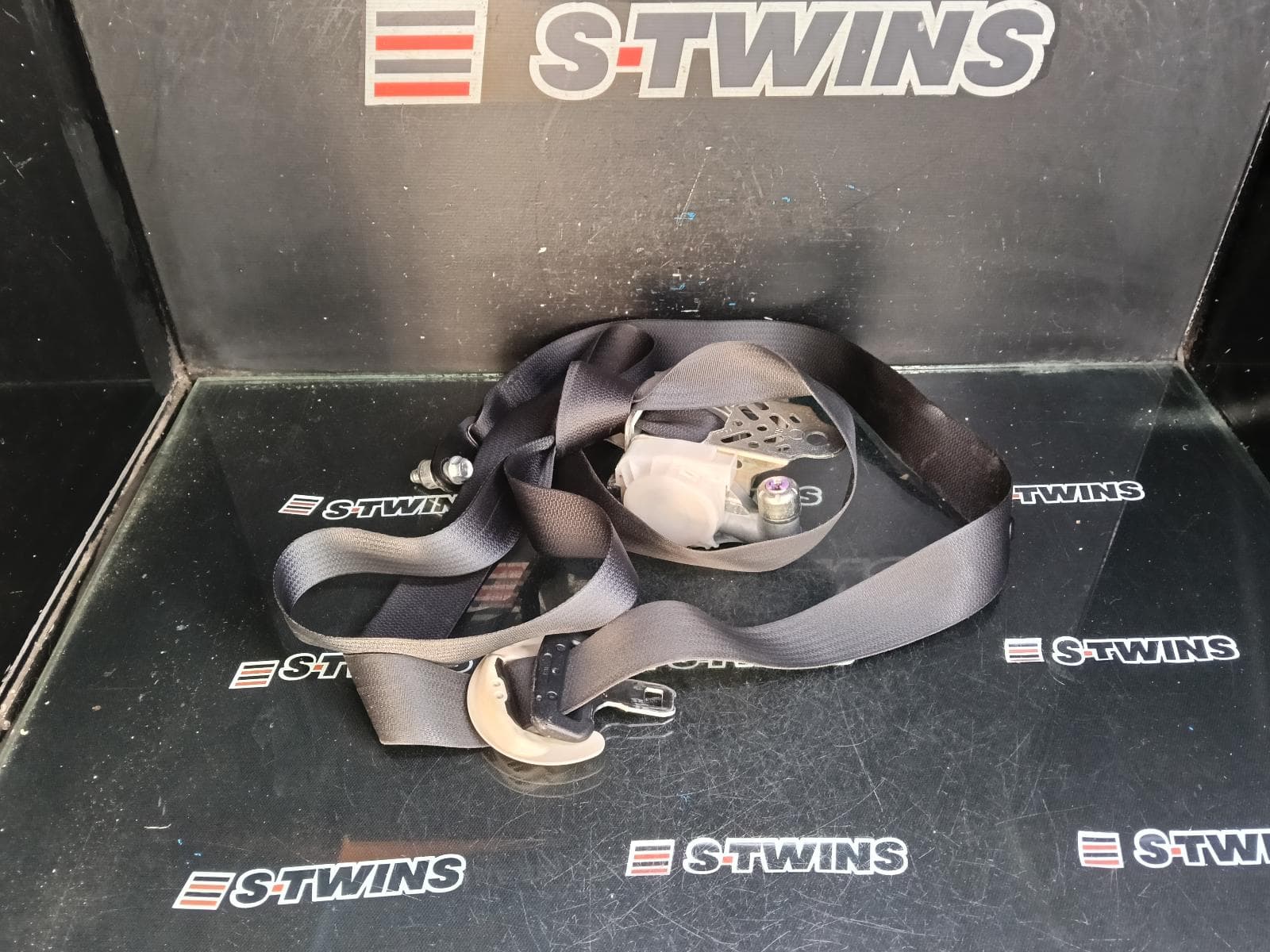 Used auto part listing image: 2015 SUBARU LIBERTY SEAT BELT STALK LH FRONT, SEAT BELT ONLY, 6TH GEN, 08/14-04/21 0000409353