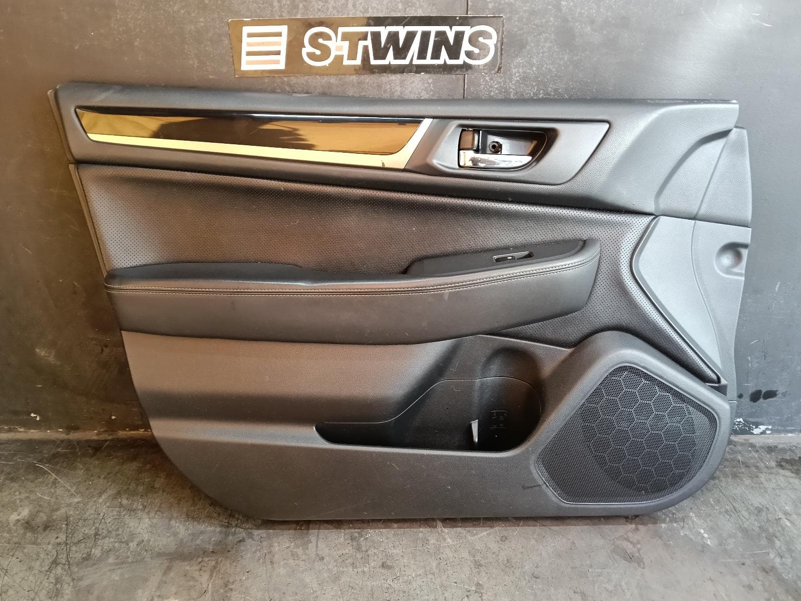 Used auto part listing image: 2015 SUBARU LIBERTY DOOR TRIM LH FRONT, 6TH GEN, LEATHER, 08/14-04/21 0000409354