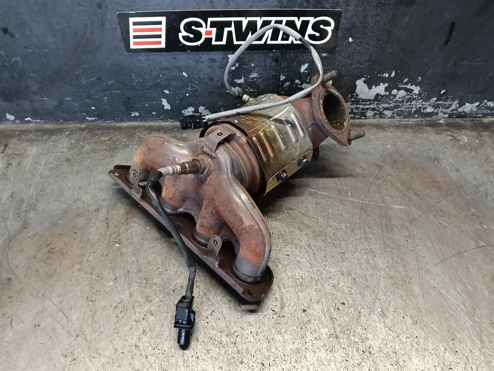 Used auto part listing image: 2015 HYUNDAI TUCSON CATALYTIC CONVERTER MANIFOLD-CAT TYPE, 2.0, G4NC, PETROL, TL, 06/15-01/21 0000410440