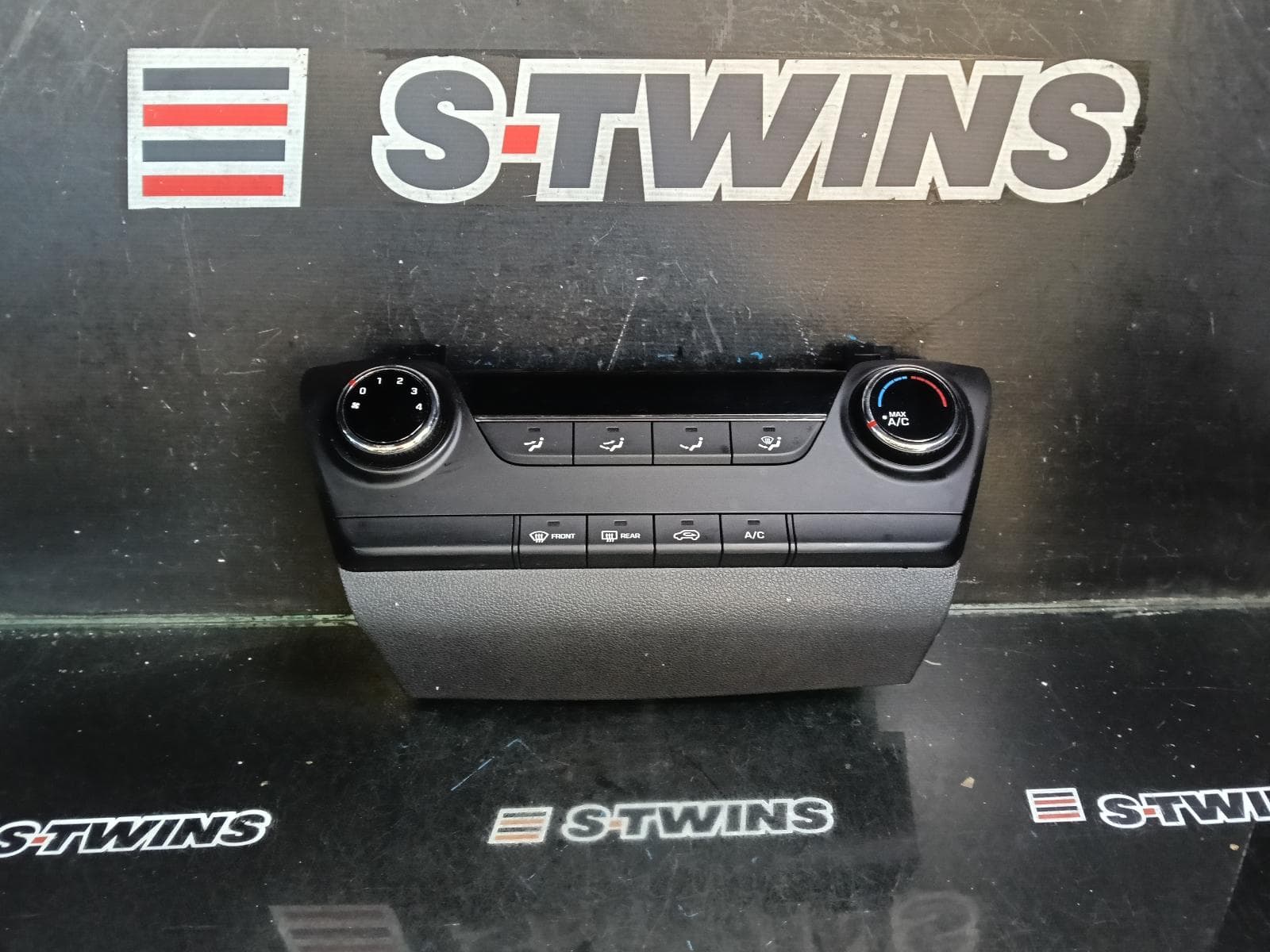 Used auto part listing image: 2015 HYUNDAI TUCSON HEATER AC CONTROLS TL, SINGLE ZONE CLIMATE CONTROL TYPE, 06/15-01/21 0000410449