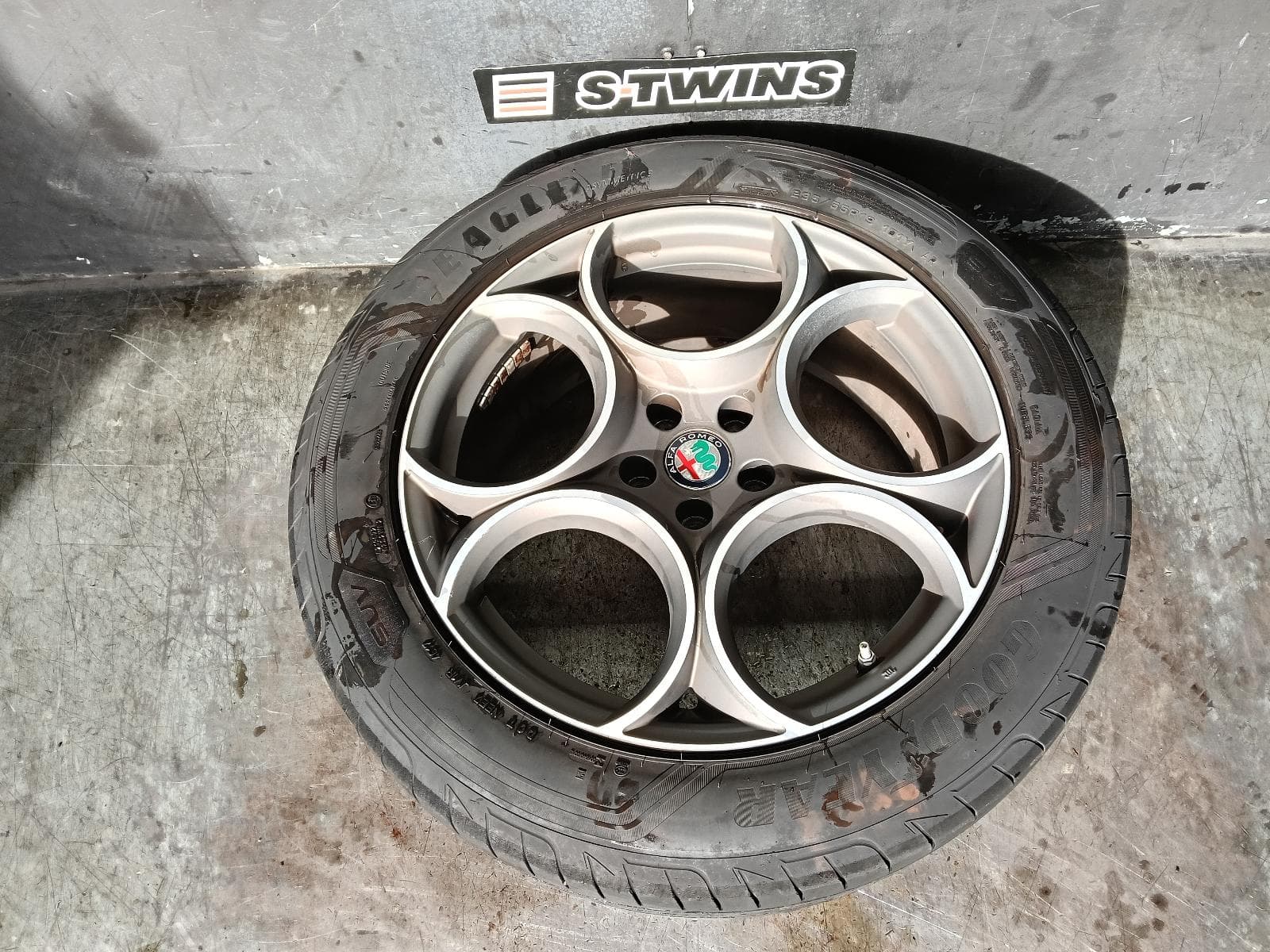 Used auto part listing image: 2020 ALFA ROMEO STELVIO WHEEL MAG 949, FACTORY, 19X8IN, 5 ROUND SPOKE, 01/18- 0000409237