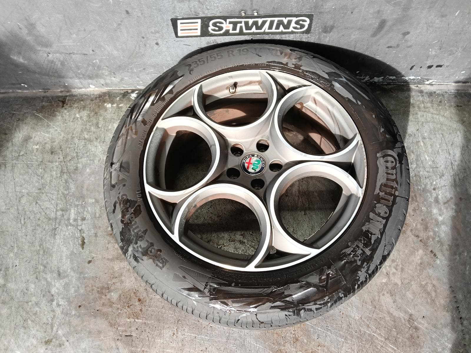 Used auto part listing image: 2020 ALFA ROMEO STELVIO WHEEL MAG 949, FACTORY, 19X8IN, 5 ROUND SPOKE, 01/18- 0000409238