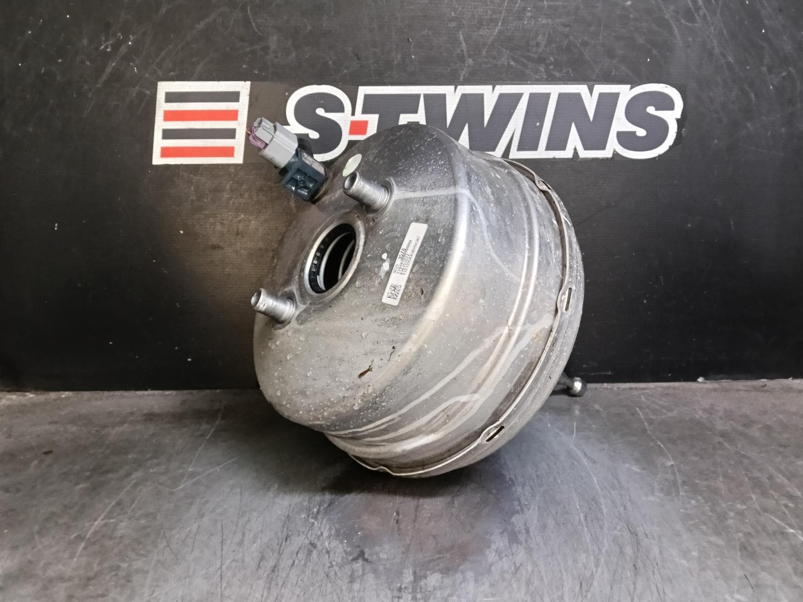 Used auto part listing image: 2014 HOLDEN COMMODORE BRAKE BOOSTER VF, 05/13-12/17 0000409924