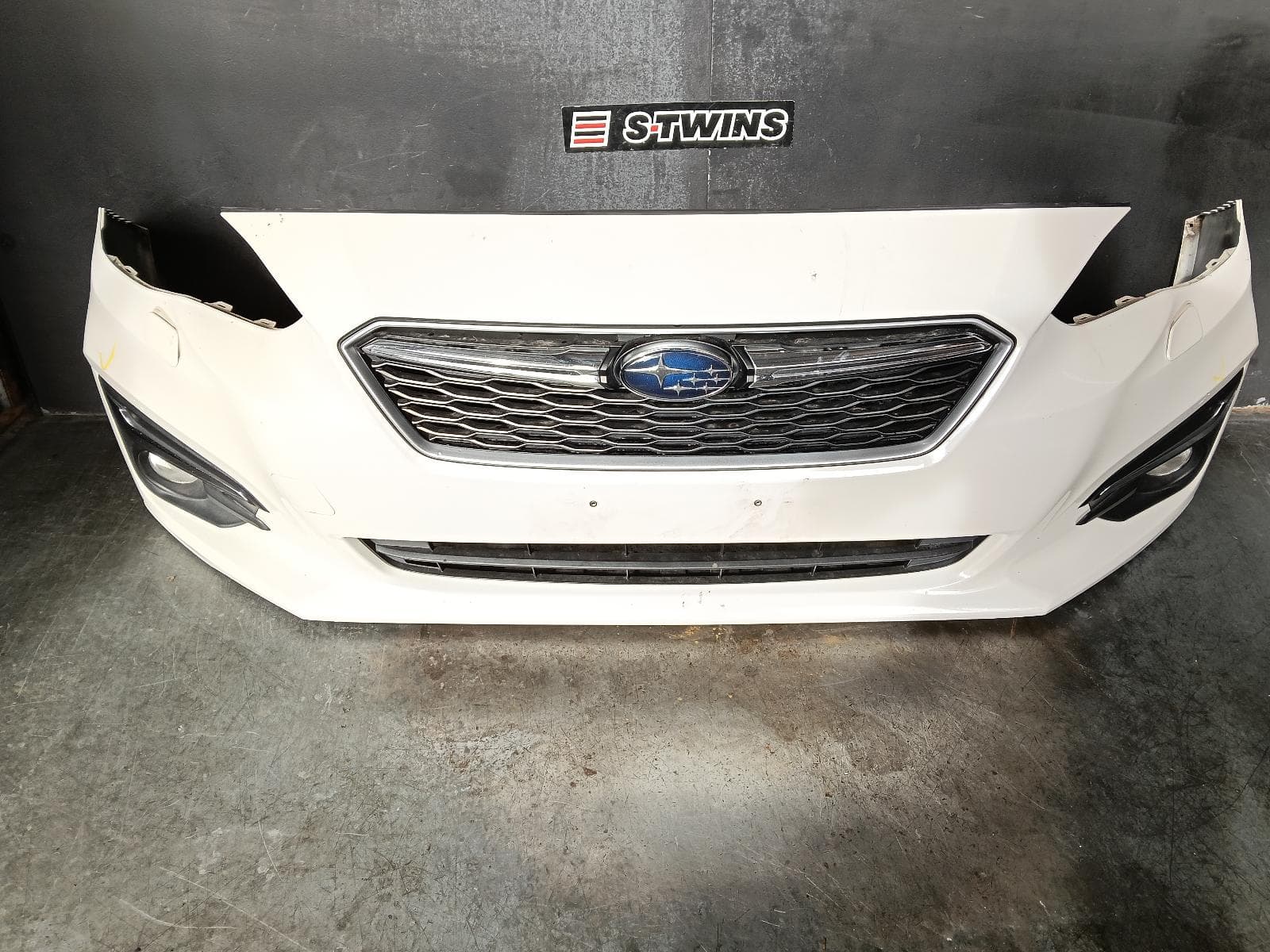 Used auto part listing image: 2018 SUBARU IMPREZA FRONT BUMPER G5, BUMPER BAR, W/ H/LAMP WASHER TYPE, 09/16-02/20 0000410022
