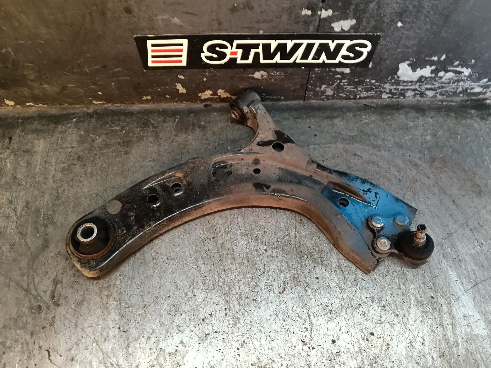 Used auto part listing image: 2018 SUBARU IMPREZA RIGHT FRONT LOWER CONTROL ARM G5, 09/16-09/23 0000410247