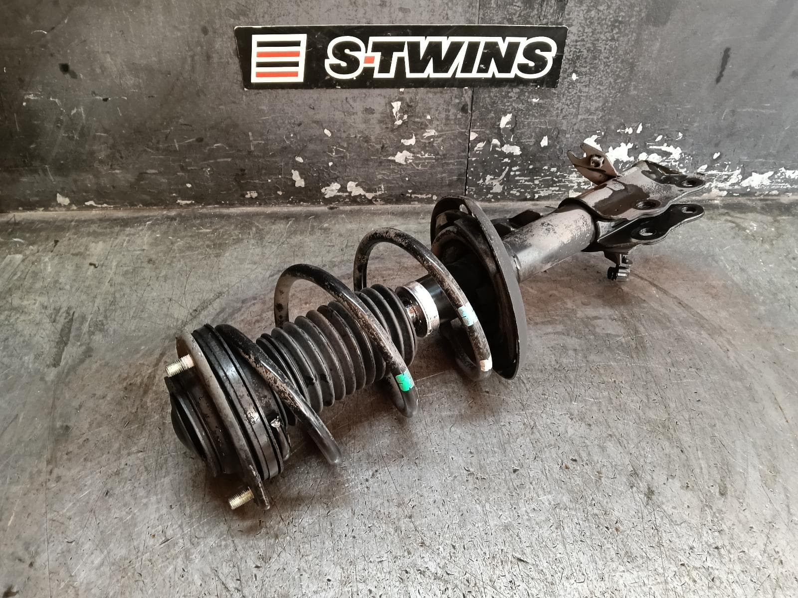 Used auto part listing image: 2018 SUBARU IMPREZA LEFT FRONT STRUT G5, HATCH, 09/16-09/23 0000410248