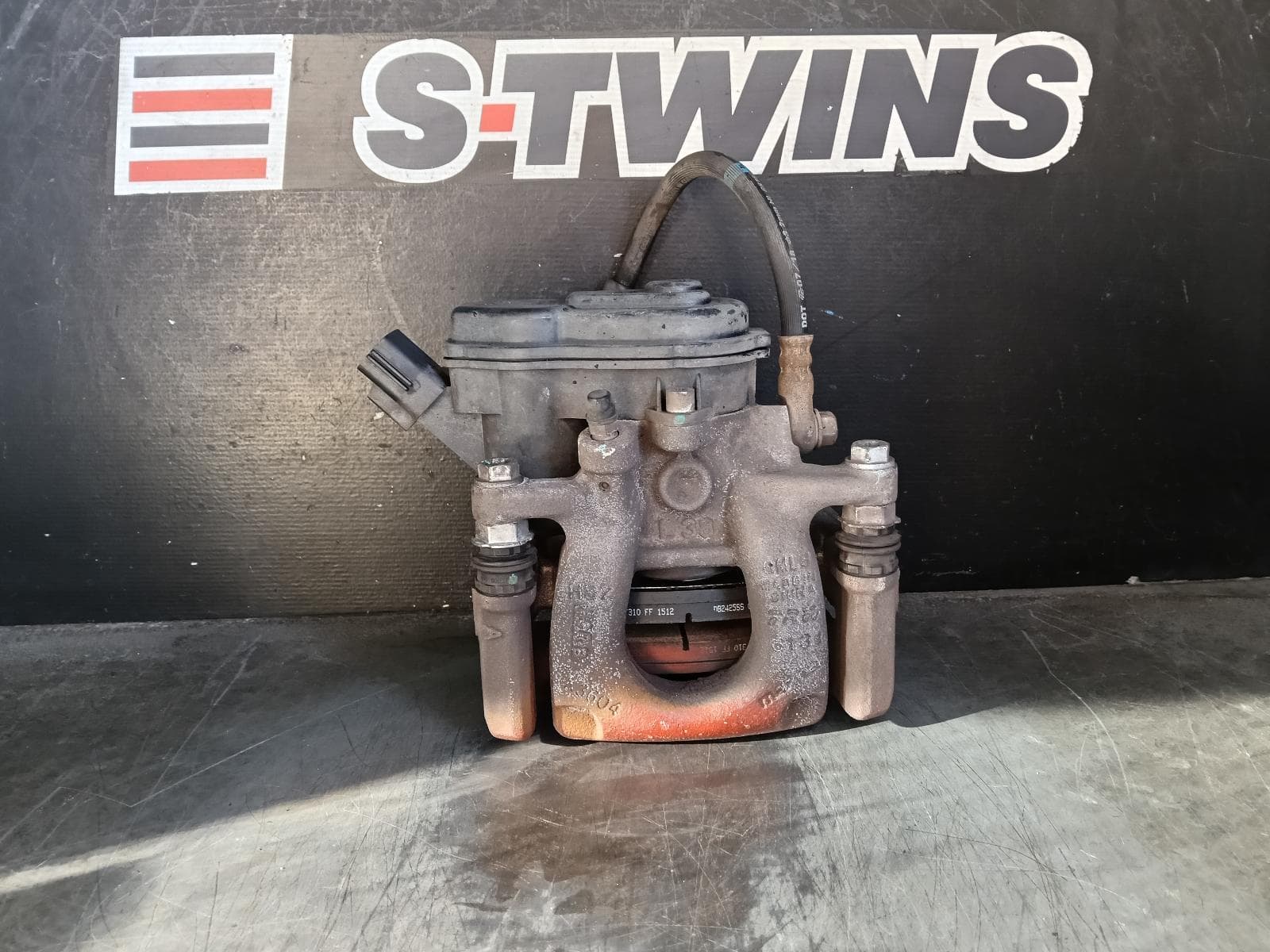 Used auto part listing image: 2018 MAZDA 6 CALIPER LH REAR, GJ-GL, ELECTRIC HANDBRAKE TYPE, 11/12-12/24 0000409615