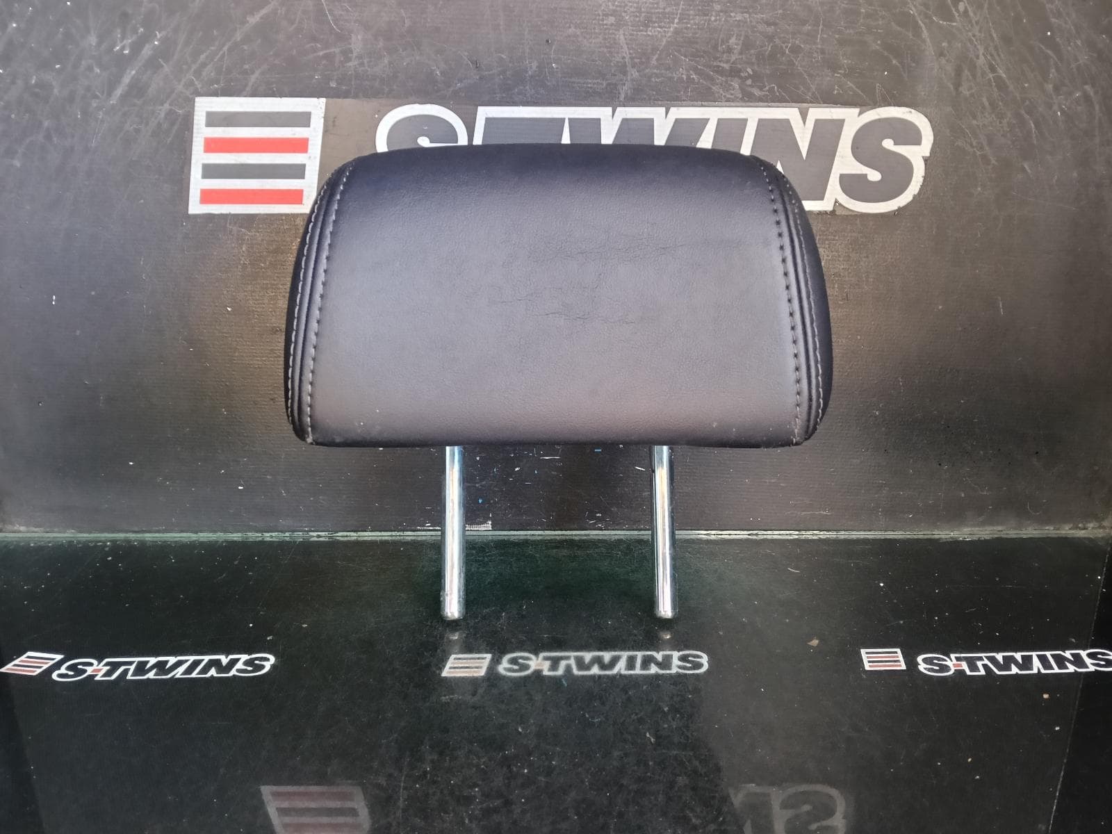 Used auto part listing image: 2018 MAZDA 6 HEADREST CENTRE REAR, GJ-GL, LEATHER, BLACK, 11/12-02/18 0000409626