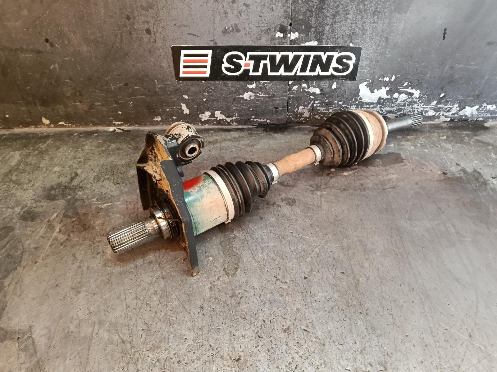 Used auto part listing image: 2012 ISUZU DMAX LEFT DRIVESHAFT RC, 05/12-06/20 0000409575