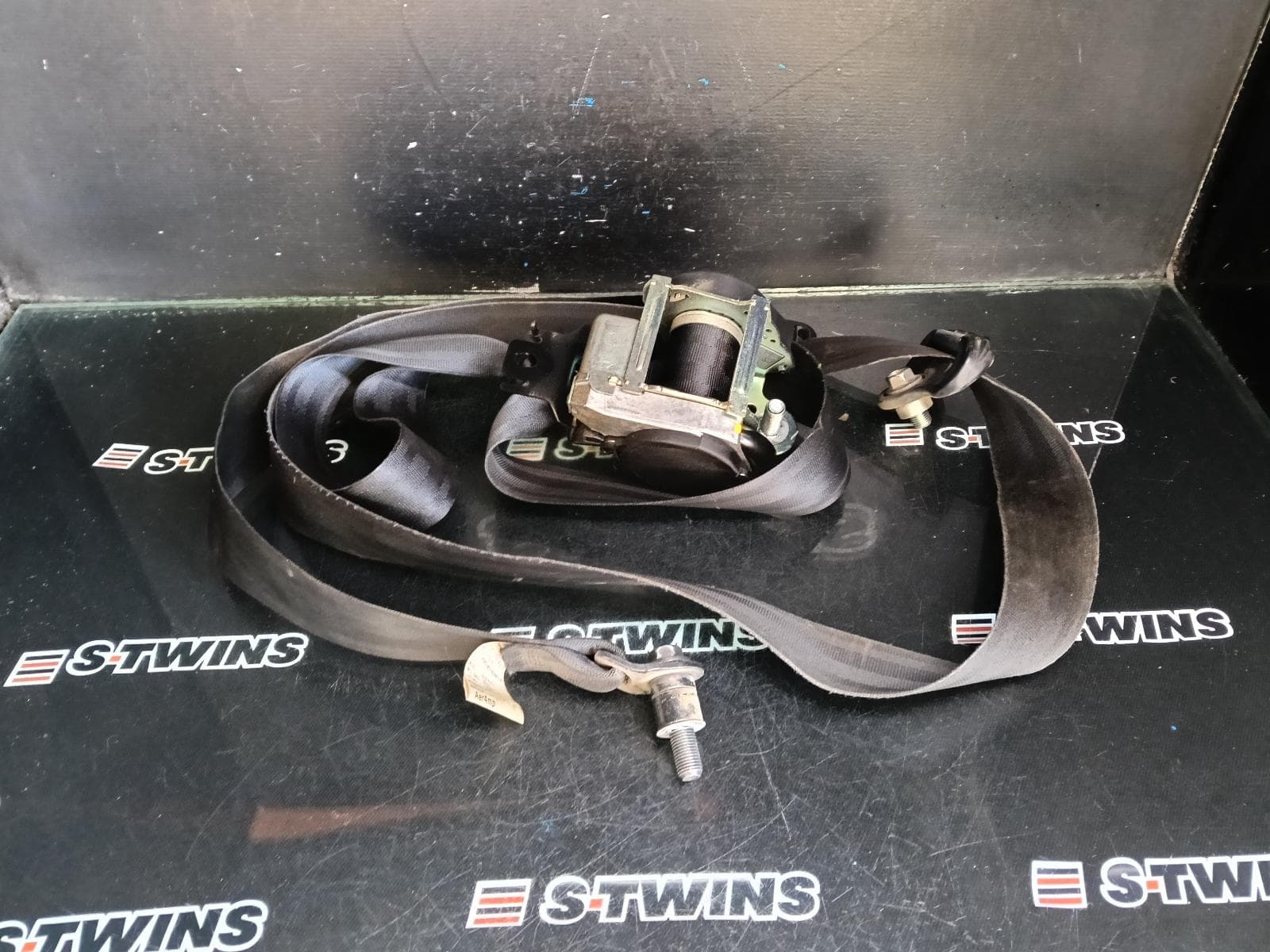 Used auto part listing image: 2012 ISUZU DMAX SEAT BELT STALK RH FRONT, SEAT BELT ONLY, NON ANCHOR PRETENSIONER TYPE, DUAL CAB, RC, 05/12-10/13 0000409582