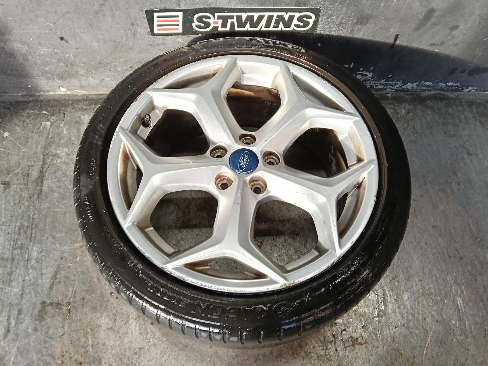 Used auto part listing image: 2012 FORD FOCUS WHEEL MAG FACTORY, 18.8IN, 5 Y SPOKE, LW, ST TYPE, 08/12-08/15 0000409199