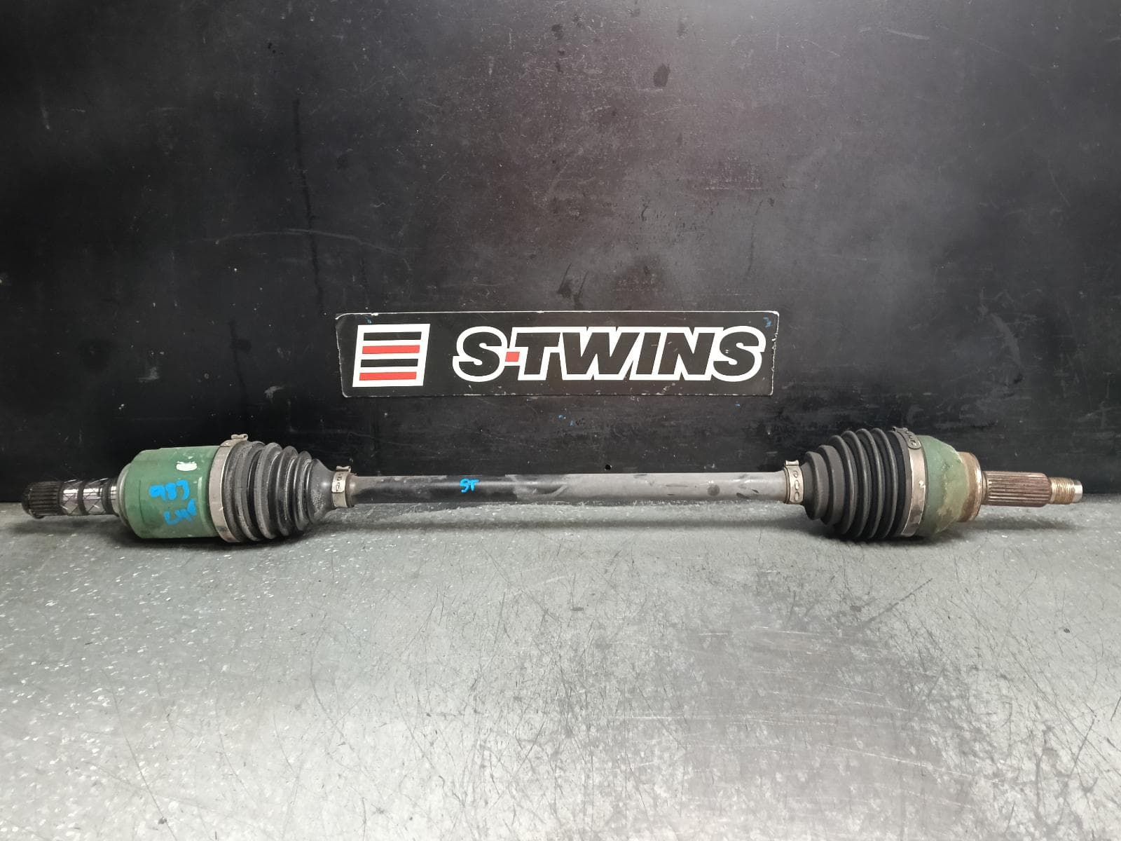 Used auto part listing image: 2015 SUBARU OUTBACK LEFT DRIVESHAFT FRONT, 6TH GEN, 08/14-12/20 0000411092
