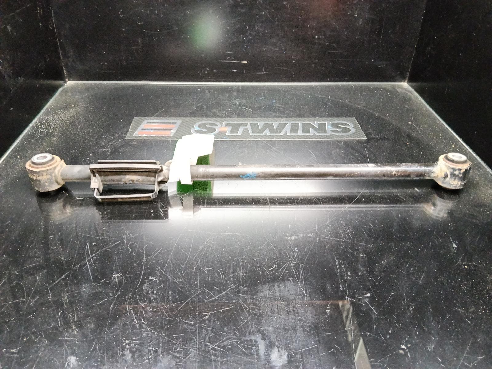 Used auto part listing image: 2015 CHRYSLER 300C RIGHT REAR TRAILING ARM LOWER SUPPORT ARM-FRONT, LX2, 12/11-12/21 0000403534