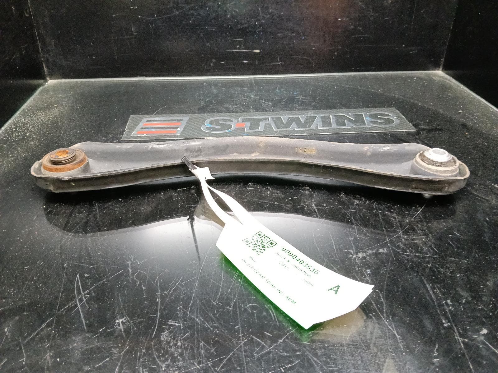 Used auto part listing image: 2015 CHRYSLER 300C RIGHT REAR TRAILING ARM LOWER SUPPORT ARM-REAR, LX2, 12/11-12/21 0000403536