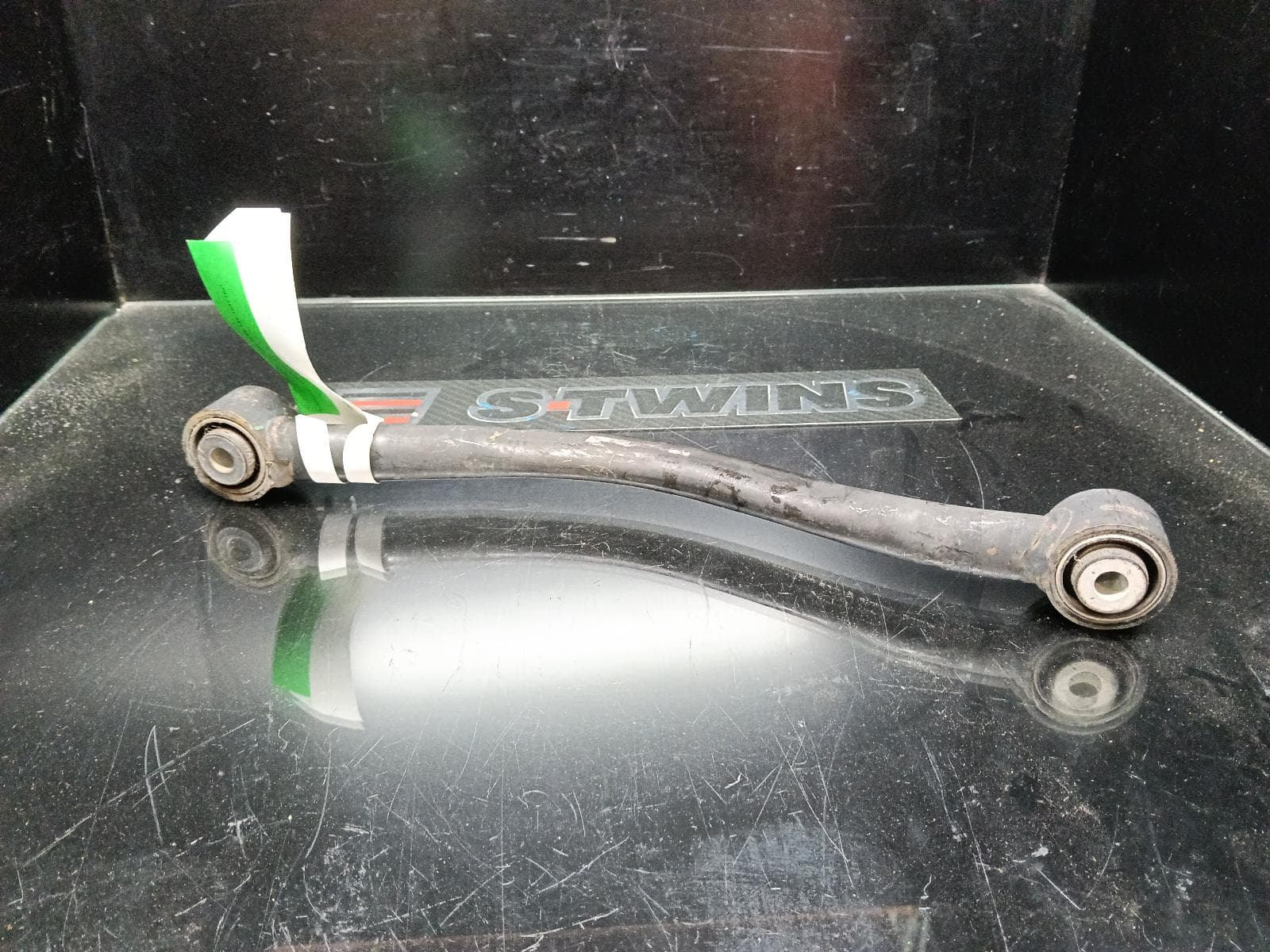 Used auto part listing image: 2015 CHRYSLER 300C LEFT REAR TRAILING ARM LOWER SUPPORT ARM-REAR, LX2, 12/11-12/21 0000403537
