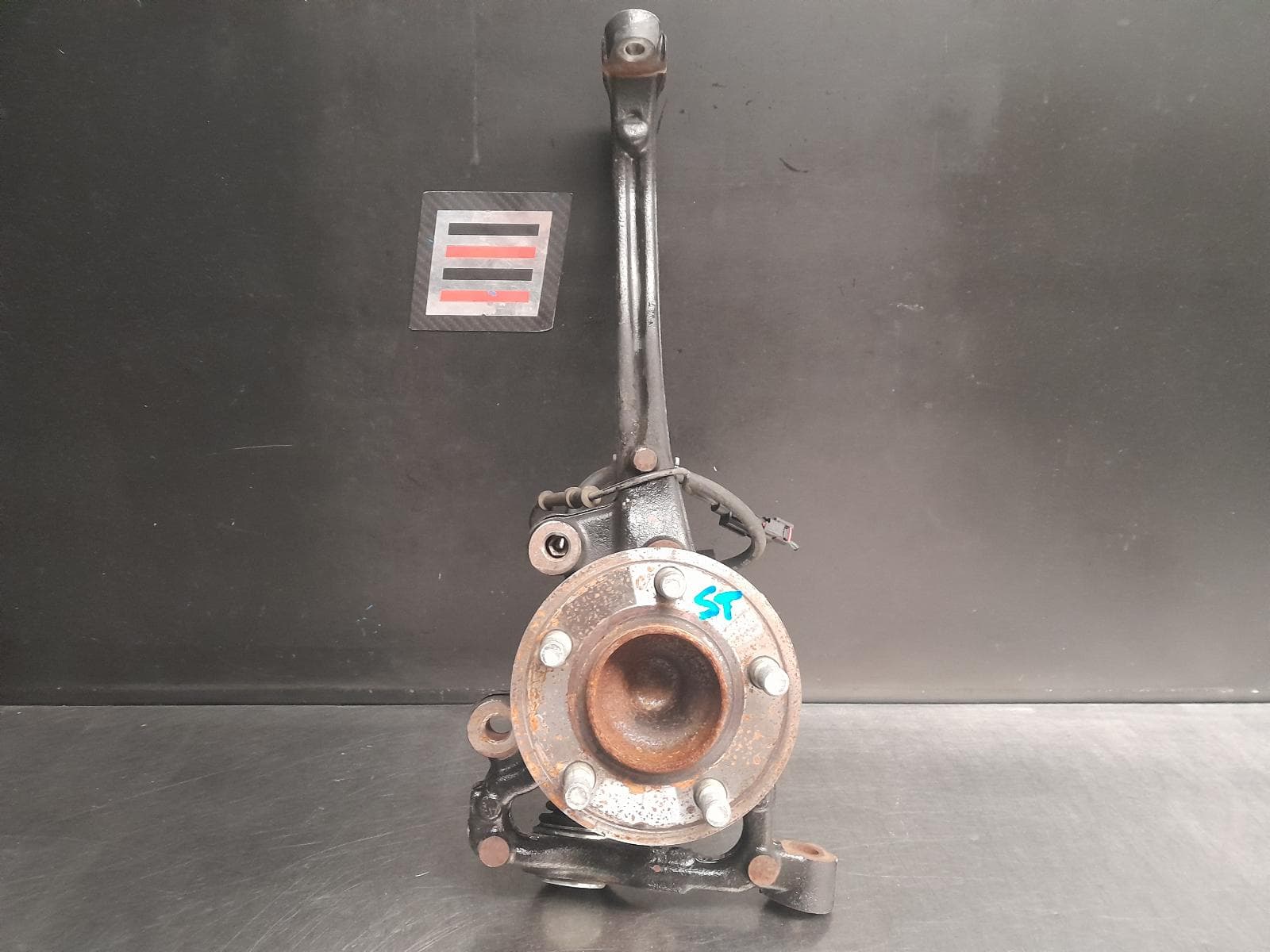 Used auto part listing image: 2020 CHRYSLER 300C RIGHT FRONT HUB ASSEMBLY LX2, 12/11-12/21 0000255018