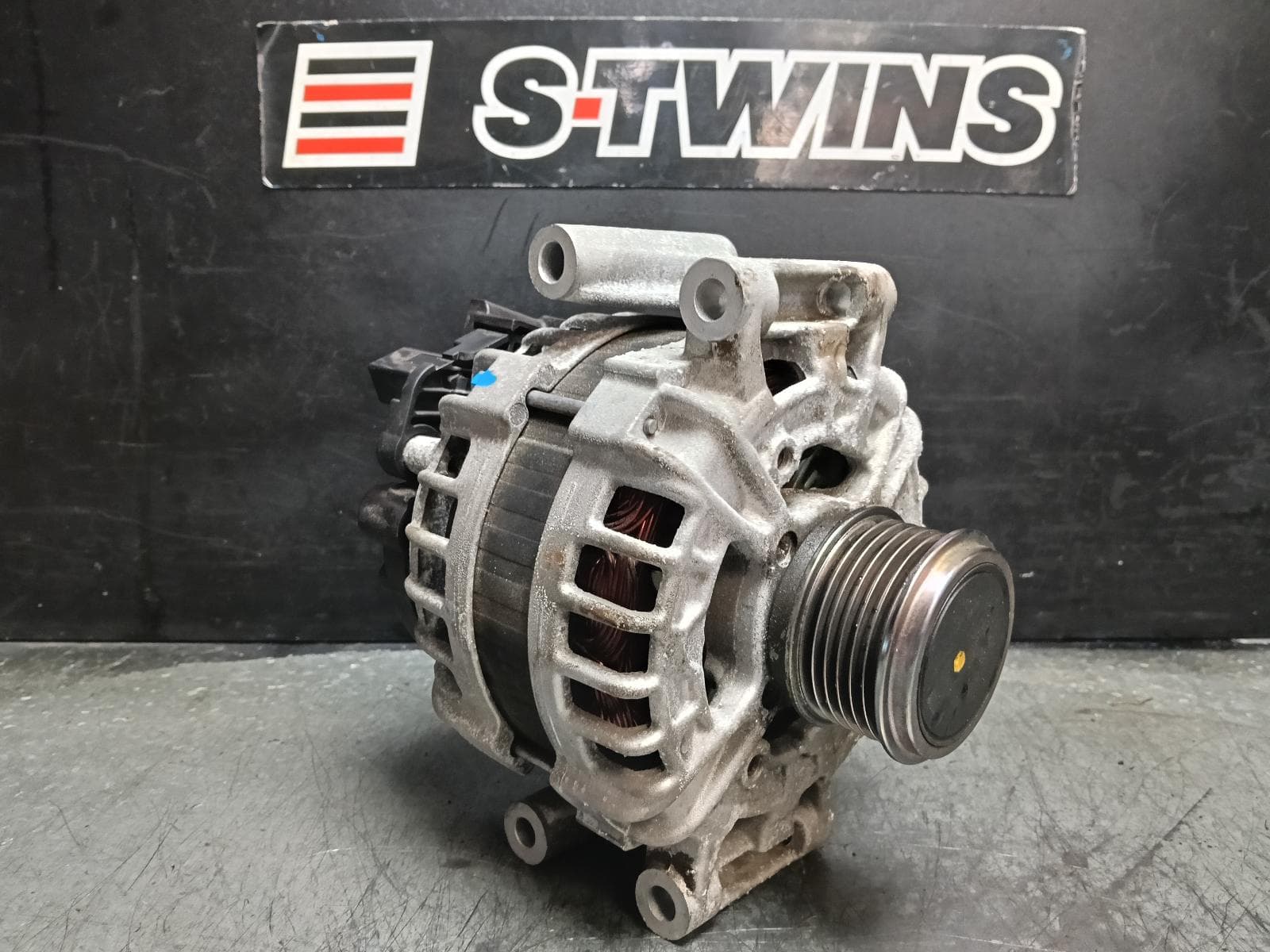 Used auto part listing image: 2019 VOLKSWAGEN TIGUAN ALTERNATOR DIESEL, 2.0, TURBO, DFGA/DFHA CODE, BOSCH 140AMP, 5NA, 06/16-06/23 0000409305
