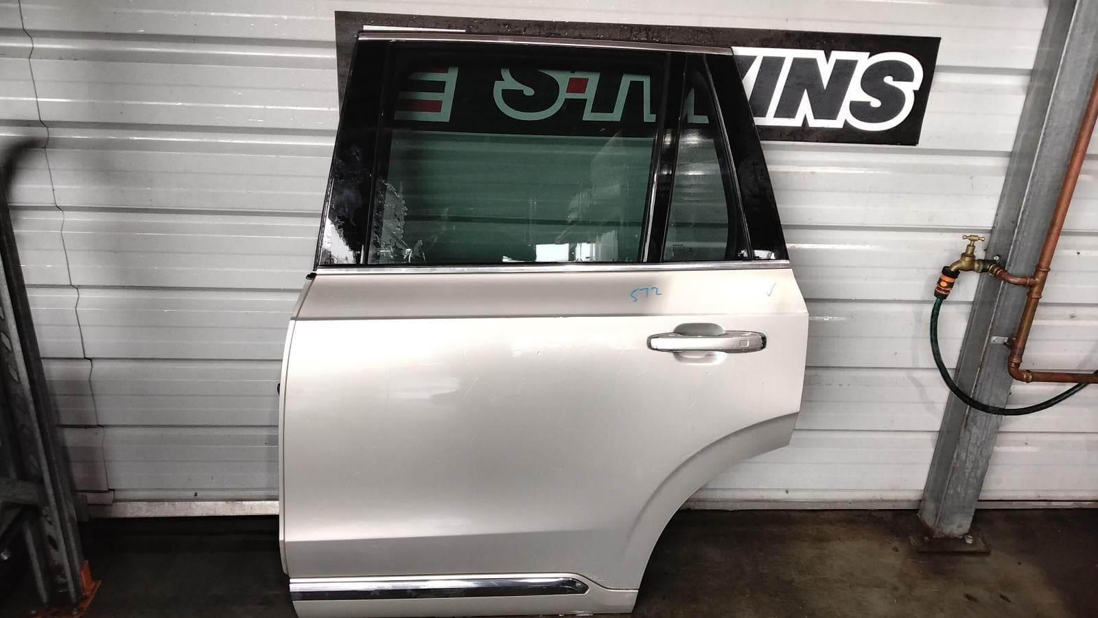 Used auto part listing image: 2016 VOLVO XC90 LEFT REAR DOOR SLIDING Mk2, 04/15- 0000406947