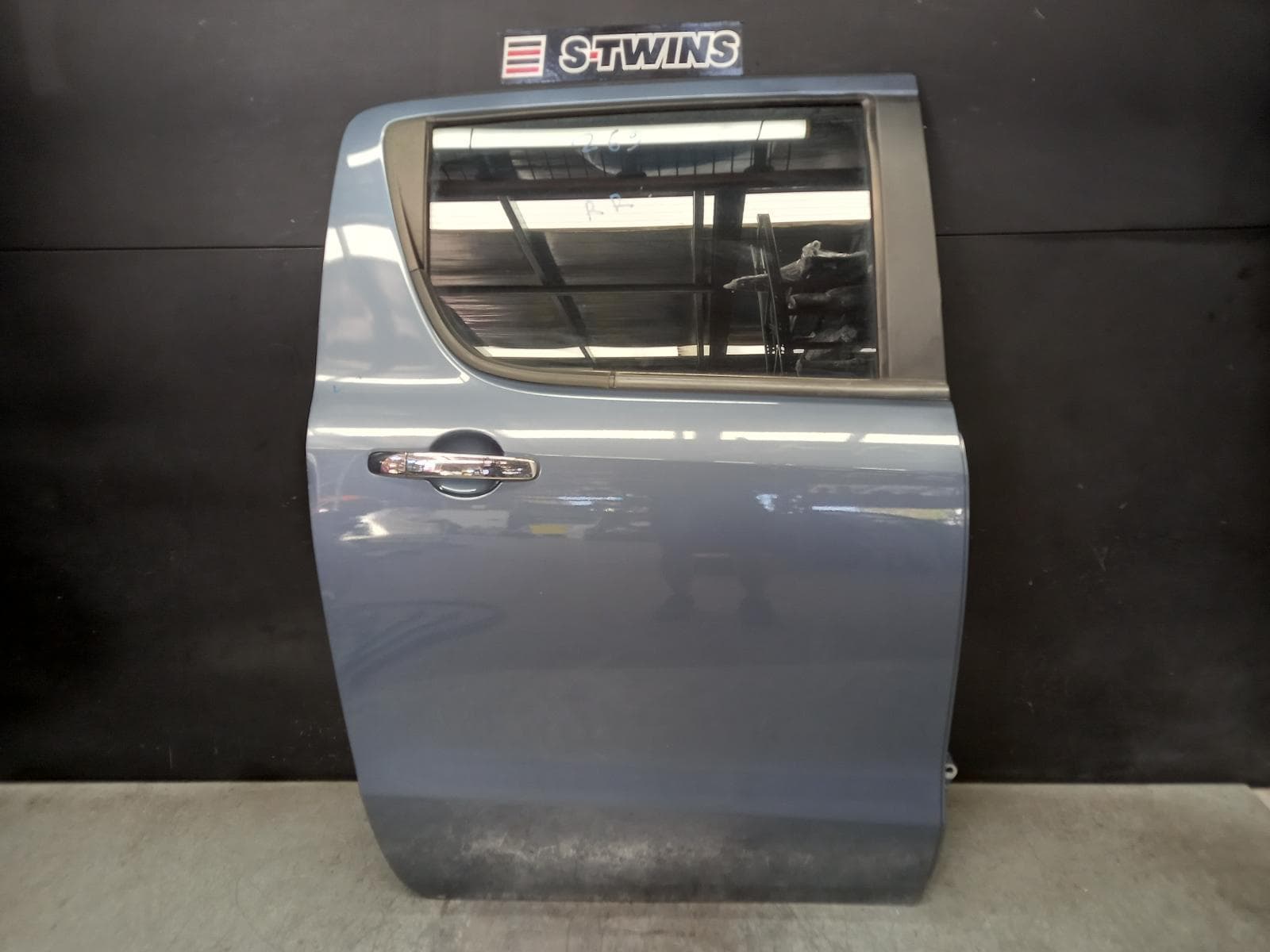 Used auto part listing image: 2018 MAZDA BT50 RIGHT REAR DOOR SLIDING UP-UR, DUAL CAB, 10/11-06/20 0000368739