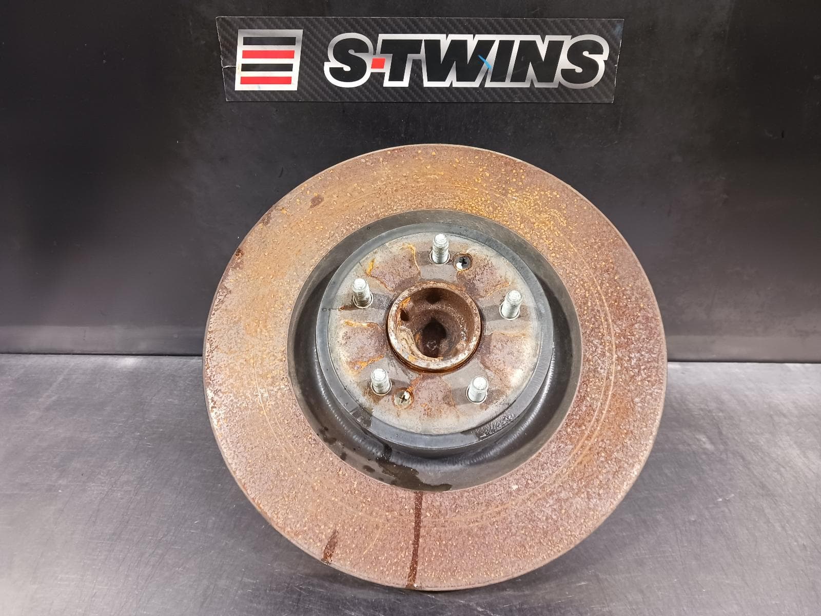 Used auto part listing image: 2019 KIA STINGER LEFT FRONT HUB ASSEMBLY CK, W/ ADAPTIVE SUSPENSION TYPE, 06/17-04/23 0000243423