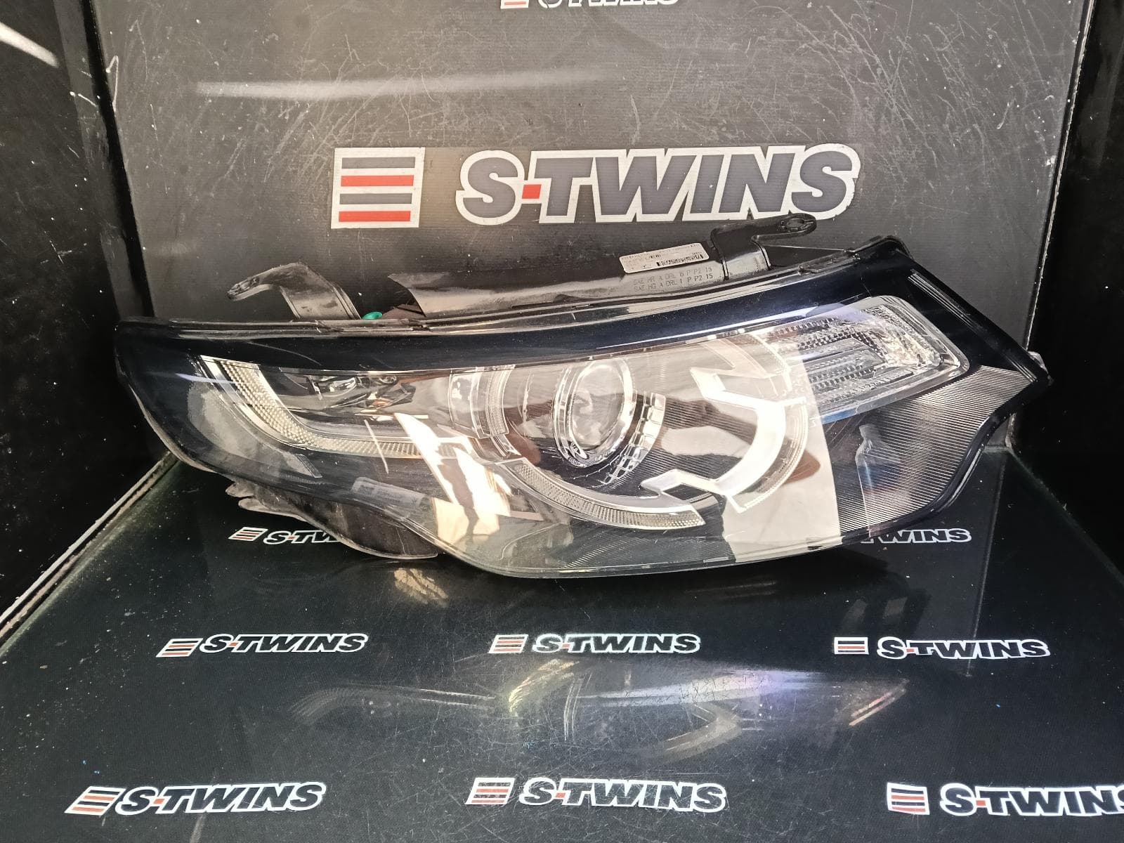 Used auto part listing image: 2018 LAND ROVER DISCOVERY SPORT RIGHT HEADLAMP L550, XENON, NON ADAPTIVE TYPE, 01/15-06/19 0000411163