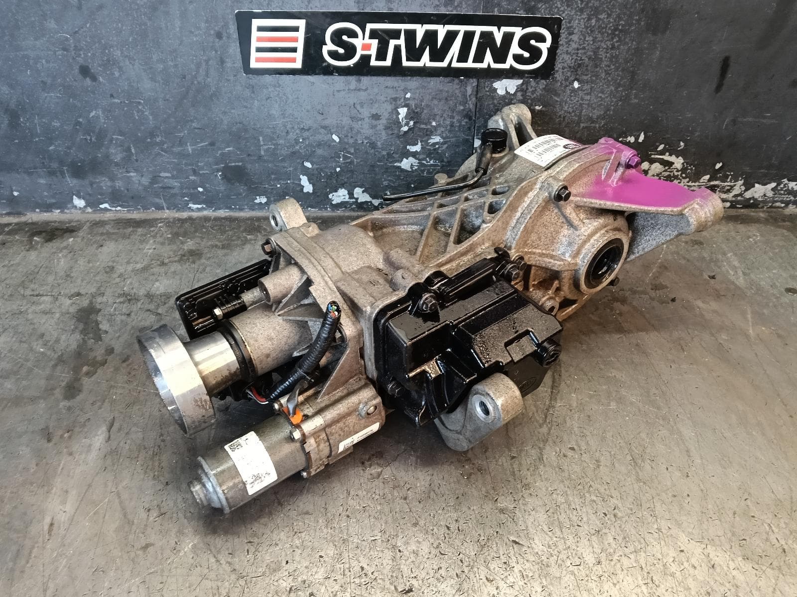 Used auto part listing image: 2018 LAND ROVER DISCOVERY SPORT DIFFERENTIAL CENTRE REAR (COMPLETE), EFFICIENT DRIVELINE, L550, 01/15-06/19 0000411170