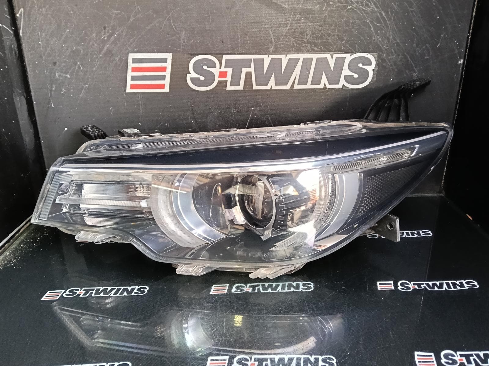 Used auto part listing image: 2018 MG ZS LEFT HEADLAMP AZS1, ZS TYPE, HALOGEN TYPE, 09/17- 0000394282