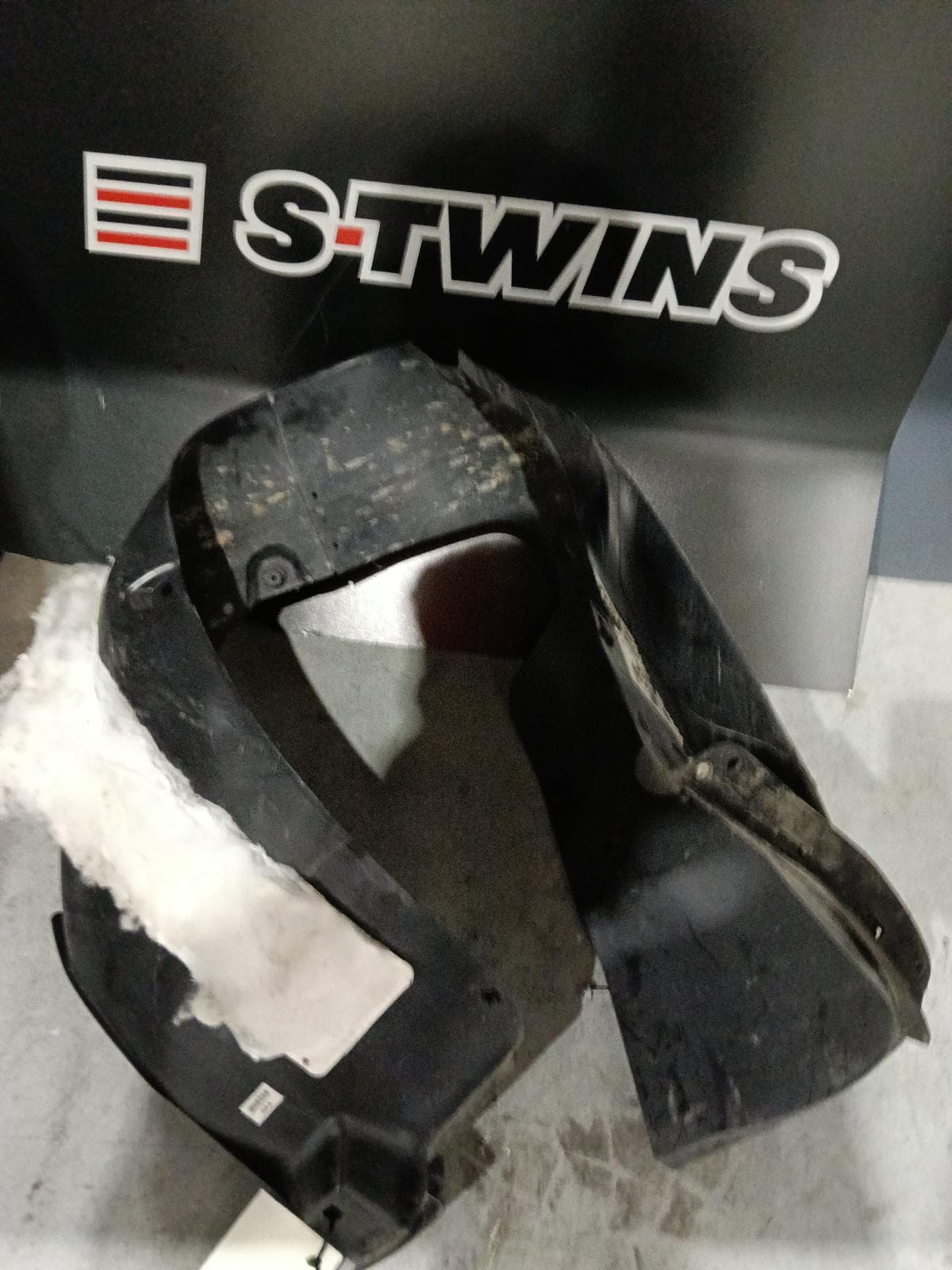 Used auto part listing image: 2022 HYUNDAI I30 RIGHT GUARD LINER FRONT, CN7, SEDAN (S.KOREA VIN KMHL), STANDARD TYPE, 08/20- 0000409971