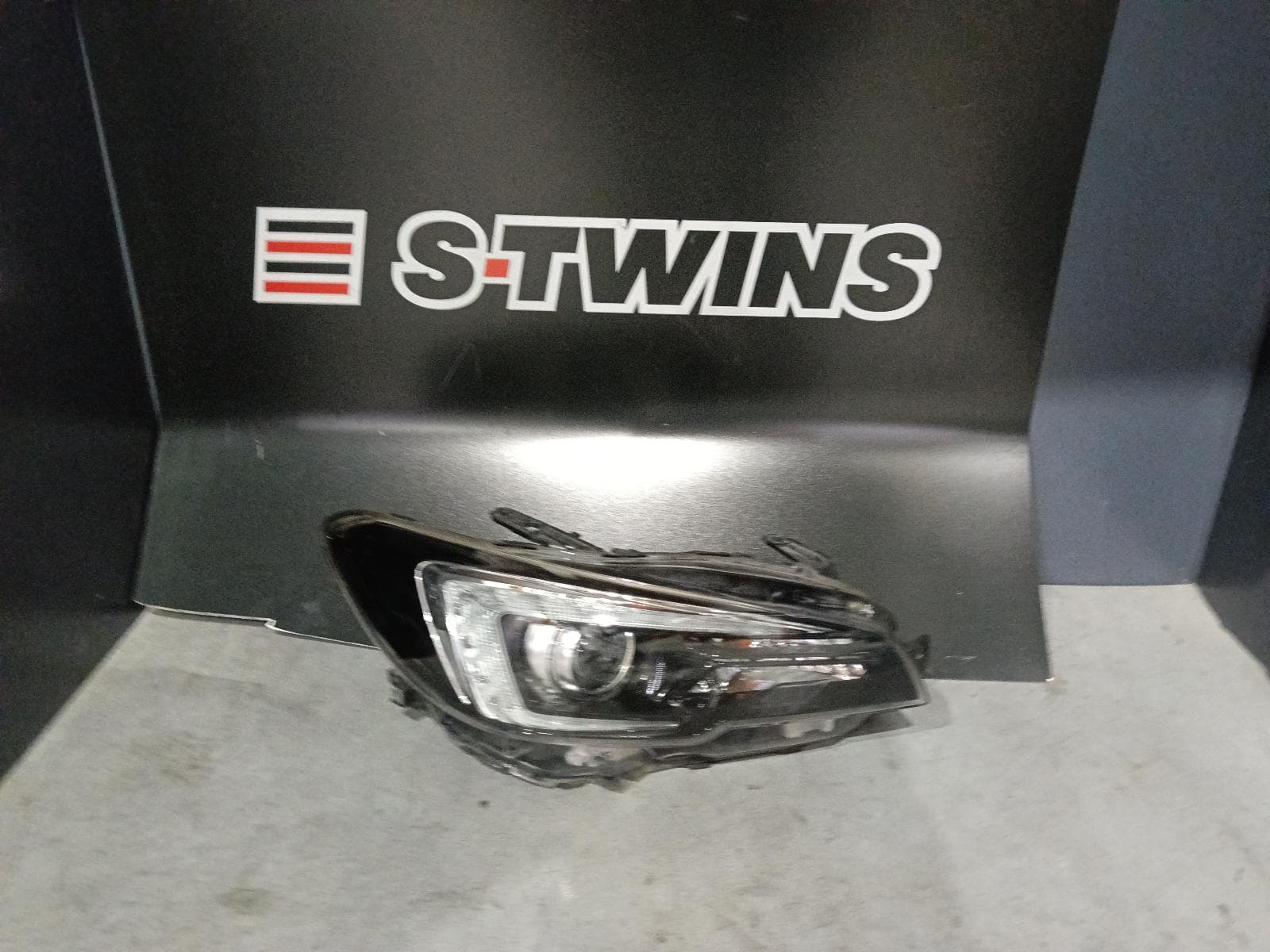 Used auto part listing image: 2017 SUBARU WRX RIGHT HEADLAMP V1, LED TYPE, 06/17-10/21 0000409978
