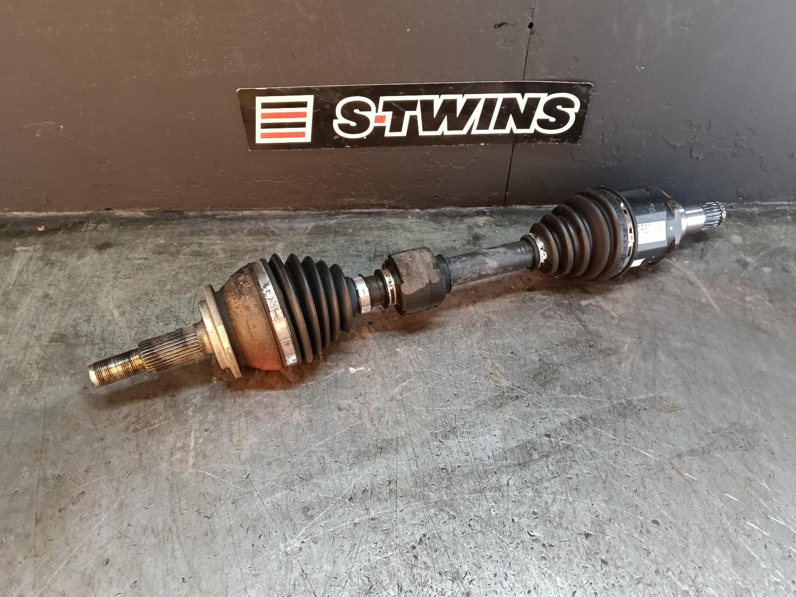 Used auto part listing image: 2015 TOYOTA RAV4 LEFT DRIVESHAFT FRONT, AUTO T/M, PETROL, 2.5, ASA44R, 12/12-12/18 0000412279