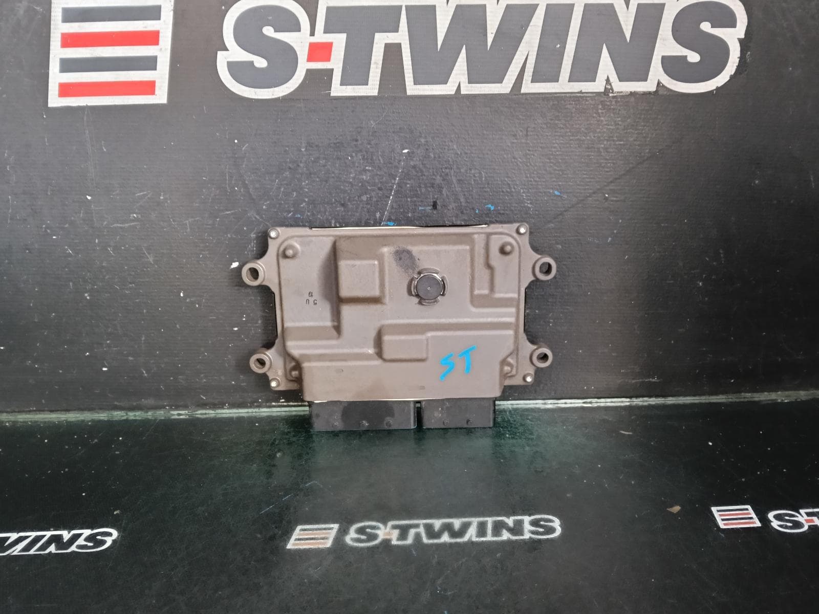Used auto part listing image: 2019 VOLKSWAGEN POLO ENGINE ECU, 2.0, PETROL, ECU ONLY, AW-AE, 09/17- 0000410750