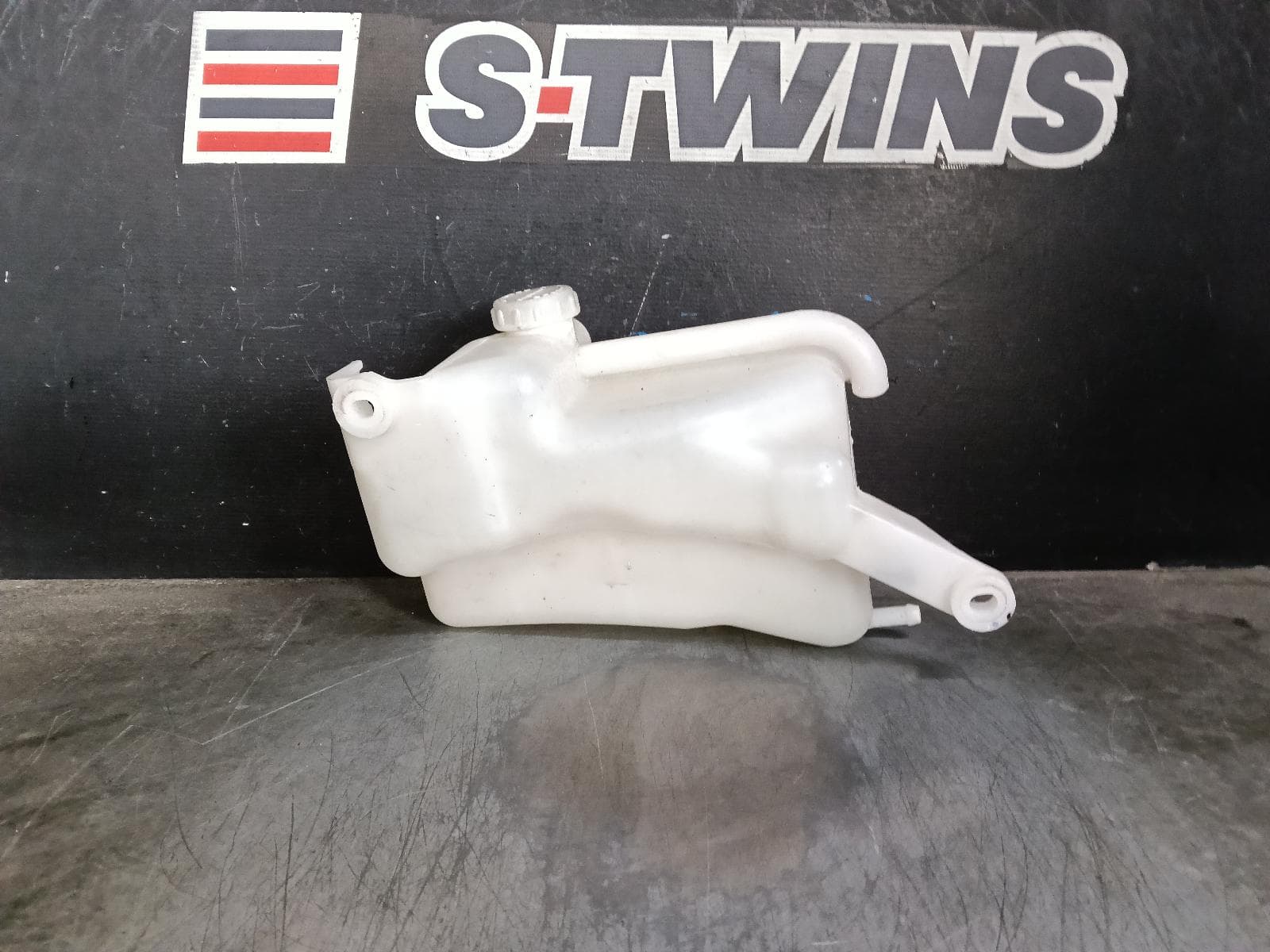 Used auto part listing image: 2017 MITSUBISHI TRITON OVERFLOW BOTTLE DIESEL, 2.4, 4N15, MQ-MR, 03/15-10/23 0000411775