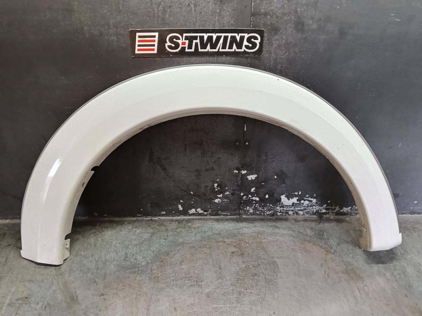 Used auto part listing image: 2017 MITSUBISHI TRITON WHEEL ARCH FLARE MQ, RH REAR, 03/15-10/18 0000411791