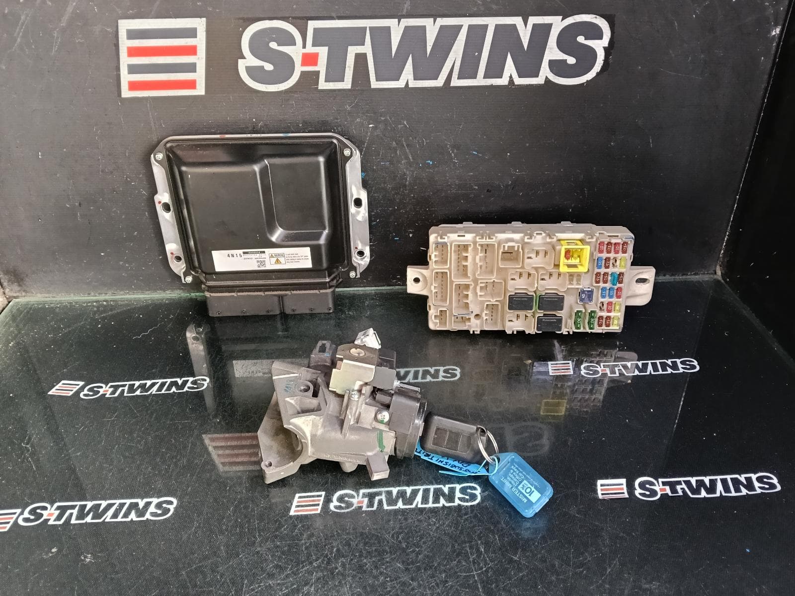 Used auto part listing image: 2017 MITSUBISHI TRITON ENGINE ECU, 2.4, DIESEL, 4N15, AUTO T/M, P/N 1860D058, SEC SET (ECU/IMM/READER/KEY), MQ, 03/15-10/18 0000411653
