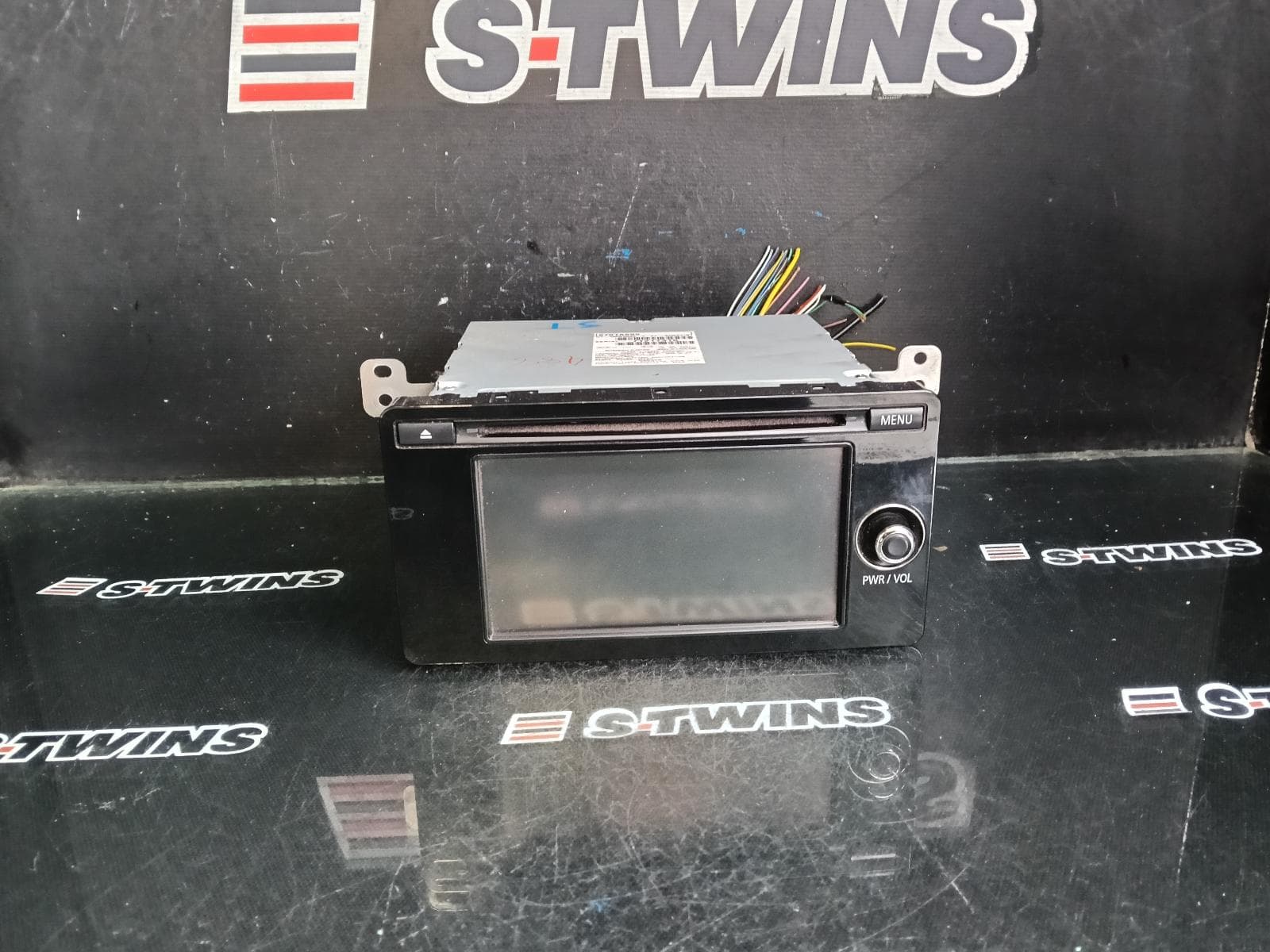 Used auto part listing image: 2017 MITSUBISHI TRITON HEAD UNIT, W/ DISPLAY UNIT, 6.1IN TOUCHSCREEN, W/ CD PLAYER & SINGLE KNOB TYPE, MQ, 01/15-12/17 0000411794
