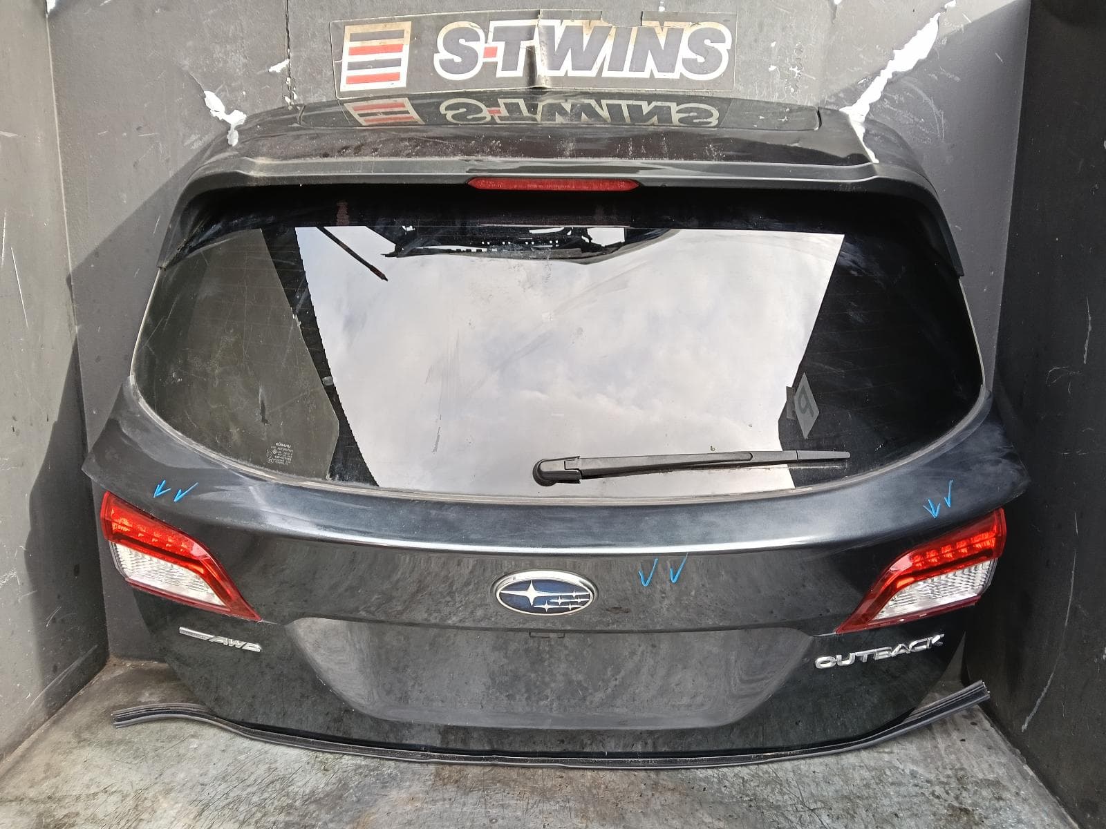 Used auto part listing image: 2016 SUBARU OUTBACK BOOTLID TAILGATE TAILGATE, 6TH GEN, W/ POWER LIFTGATE TYPE, 08/14-12/20 0000410760
