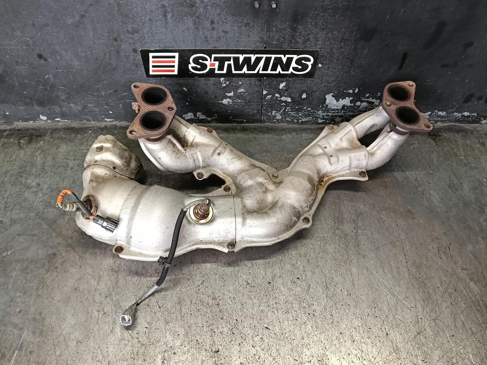 Used auto part listing image: 2016 SUBARU OUTBACK CATALYTIC CONVERTER MANIFOLD-CAT TYPE, 2.5, PETROL, 6TH GEN, 08/14-12/20 0000410951