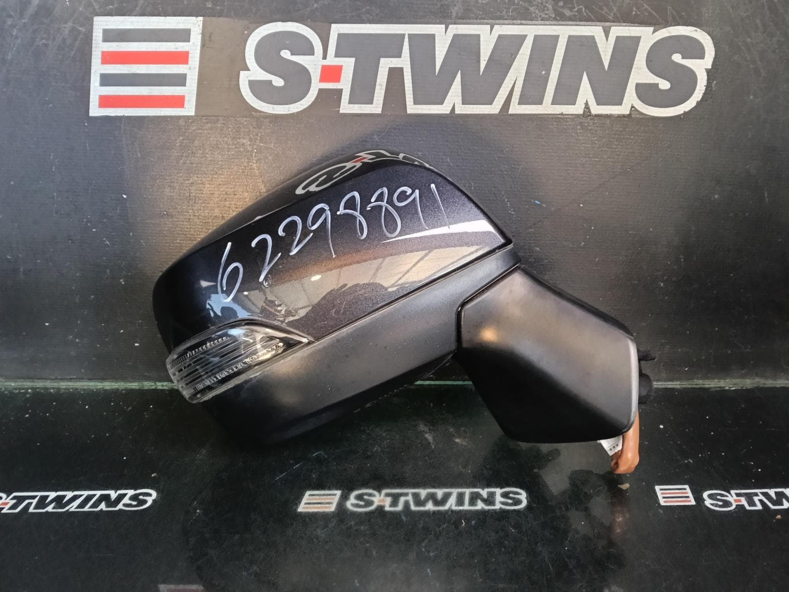 Used auto part listing image: 2016 SUBARU OUTBACK RIGHT DOOR MIRROR 6TH GEN, POWER FOLD, W/ BLIND SPOT TYPE, 12/15-11/17 0000411006