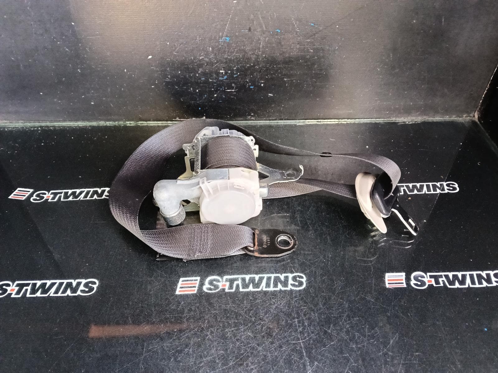 Used auto part listing image: 2016 SUBARU OUTBACK SEAT BELT STALK LH FRONT, SEAT BELT ONLY, 6TH GEN, 08/14-12/20 0000411022