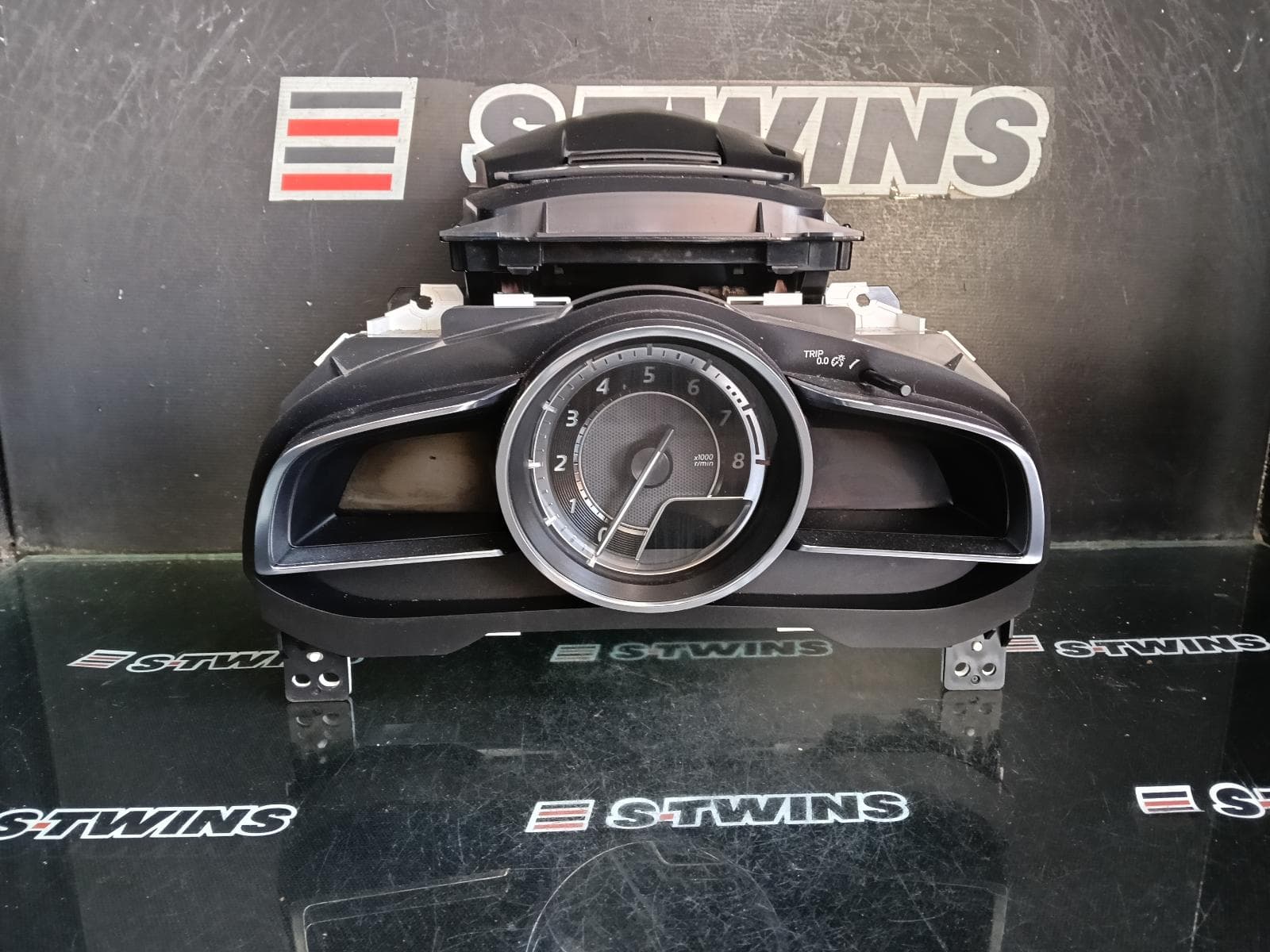 Used auto part listing image: 2016 MAZDA CX3 INSTRUMENTCLUSTER HEAD UP DISPLAY UNIT, DK, 03/15-05/17 0000411259