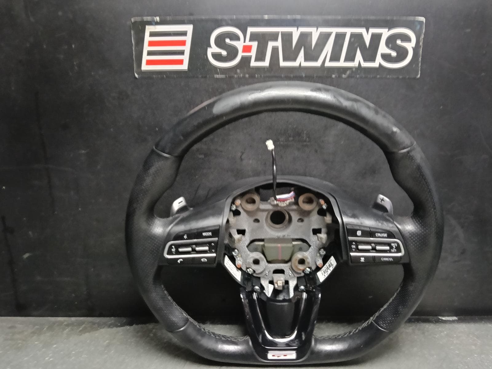Used auto part listing image: 2018 KIA STINGER STEERING WHEEL PERFORATED LEATHER, CK, GT/GT-LINE, HEATED, 06/17-06/19 0000410291