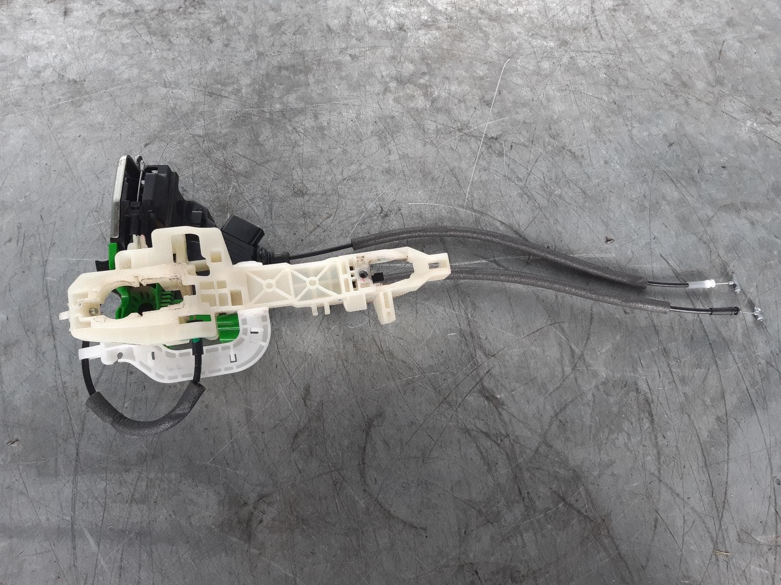 Used auto part listing image: 2016 KIA SORENTO DOOR BOOT GATE LOCK LEFT FRONT DOOR LOCK, UM, 03/15-02/20 0000088744