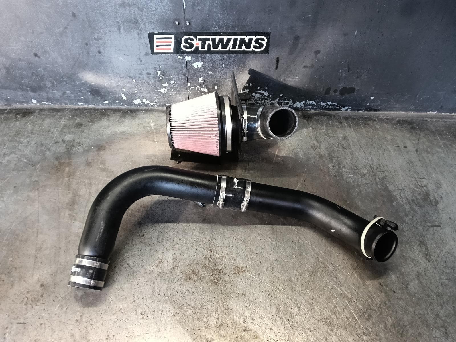 Used auto part listing image: 2012 FORD FOCUS AIR CLEANER BOX AIR CLEANER, LW, 2.0, PETROL, 05/11-08/15 0000410384