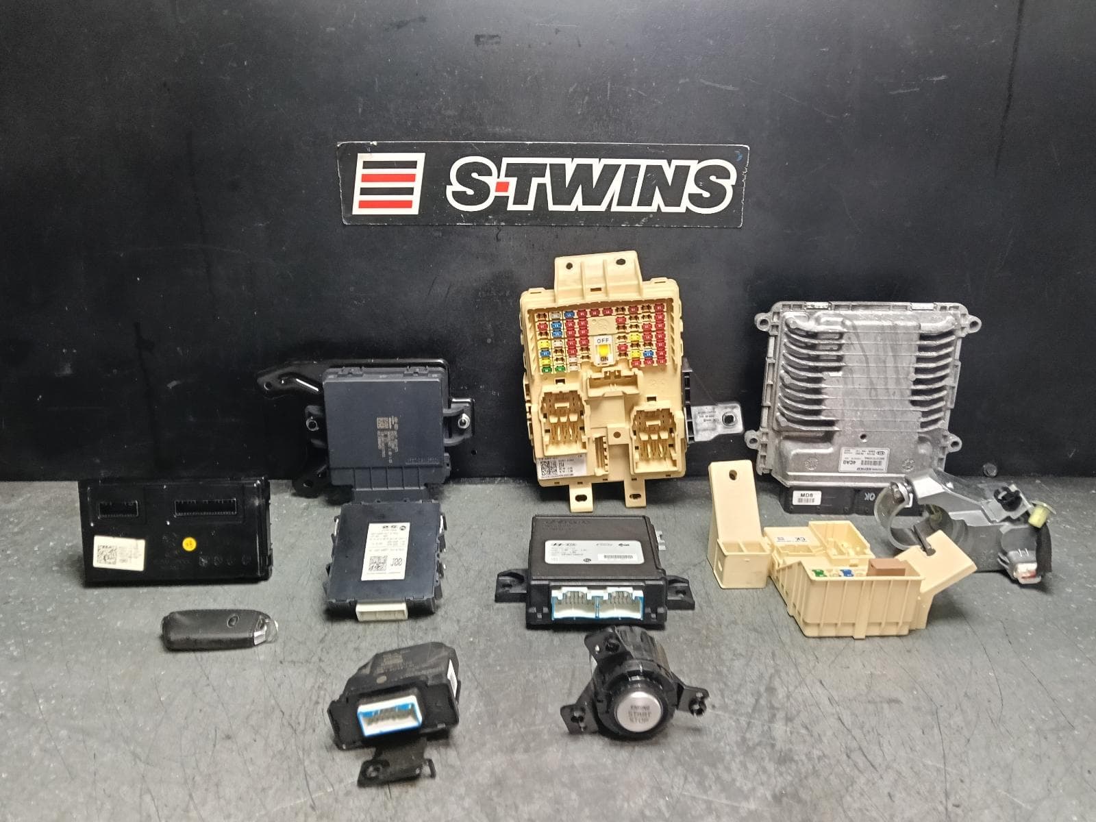 Used auto part listing image: 2018 KIA STINGER ENGINE ECU, 3.3, PETROL, G6DP, TWIN TURBO, SEC SET (ECU/IMM/READER/KEY), CK, 06/17-04/23 0000408968