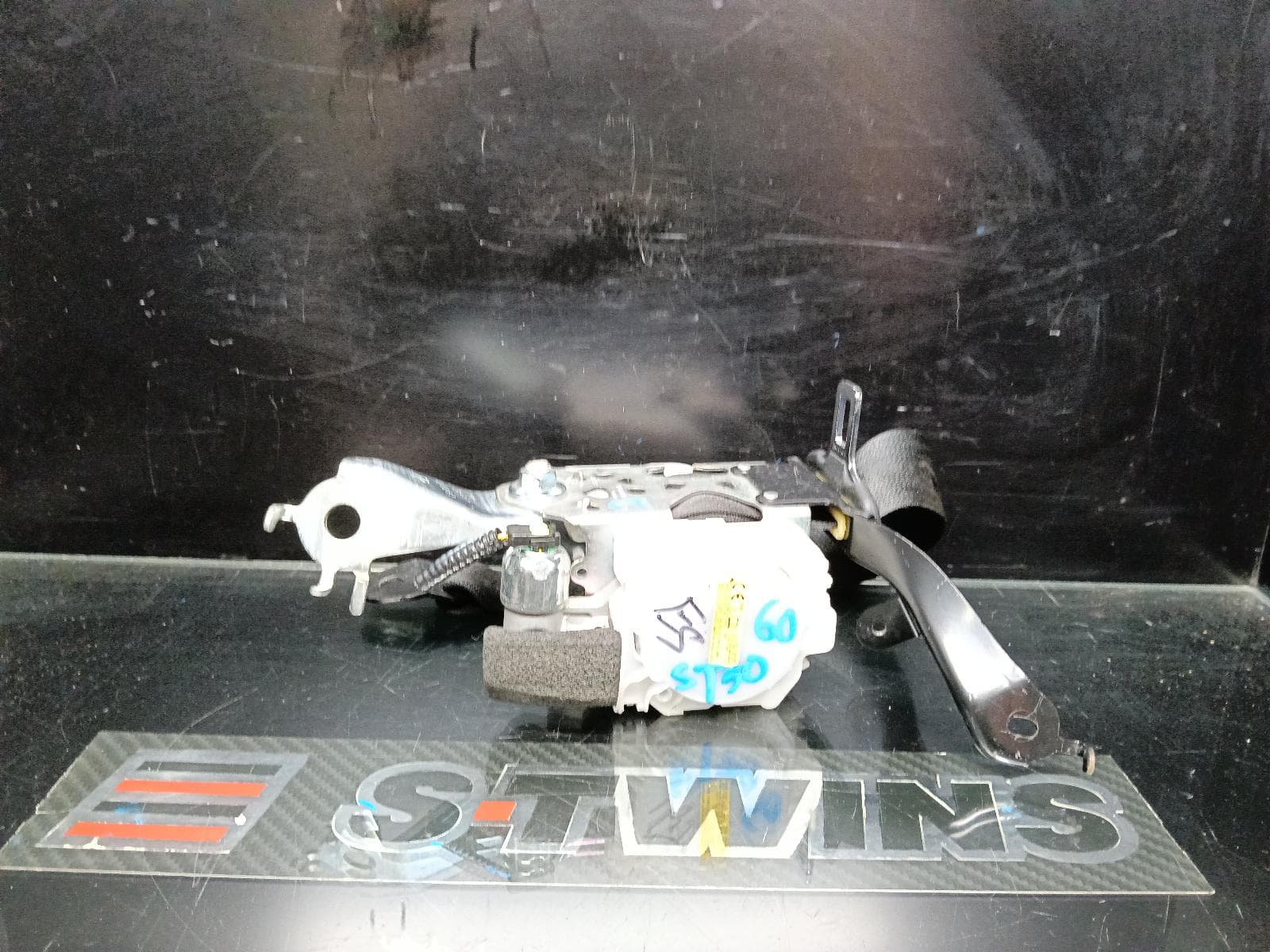 Used auto part listing image: 2020 LEXUS ES SERIES (13-) SEAT BELT STALK RH REAR, SEAT BELT ONLY, XZ10, 08/18- 0000410571