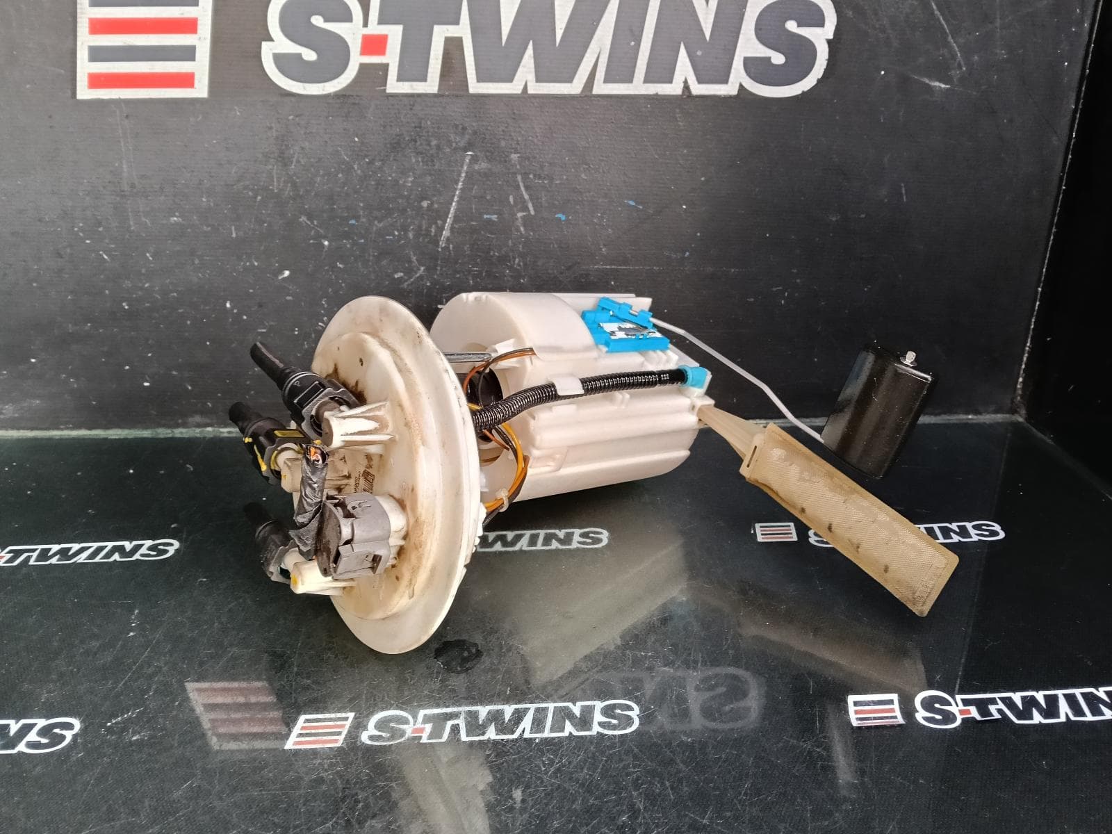 Used auto part listing image: 2015 KIA CARNIVAL/GRAND CARNIVAL FUEL PUMP DIESEL, 2.2, YP, 12/14-10/20 0000390303