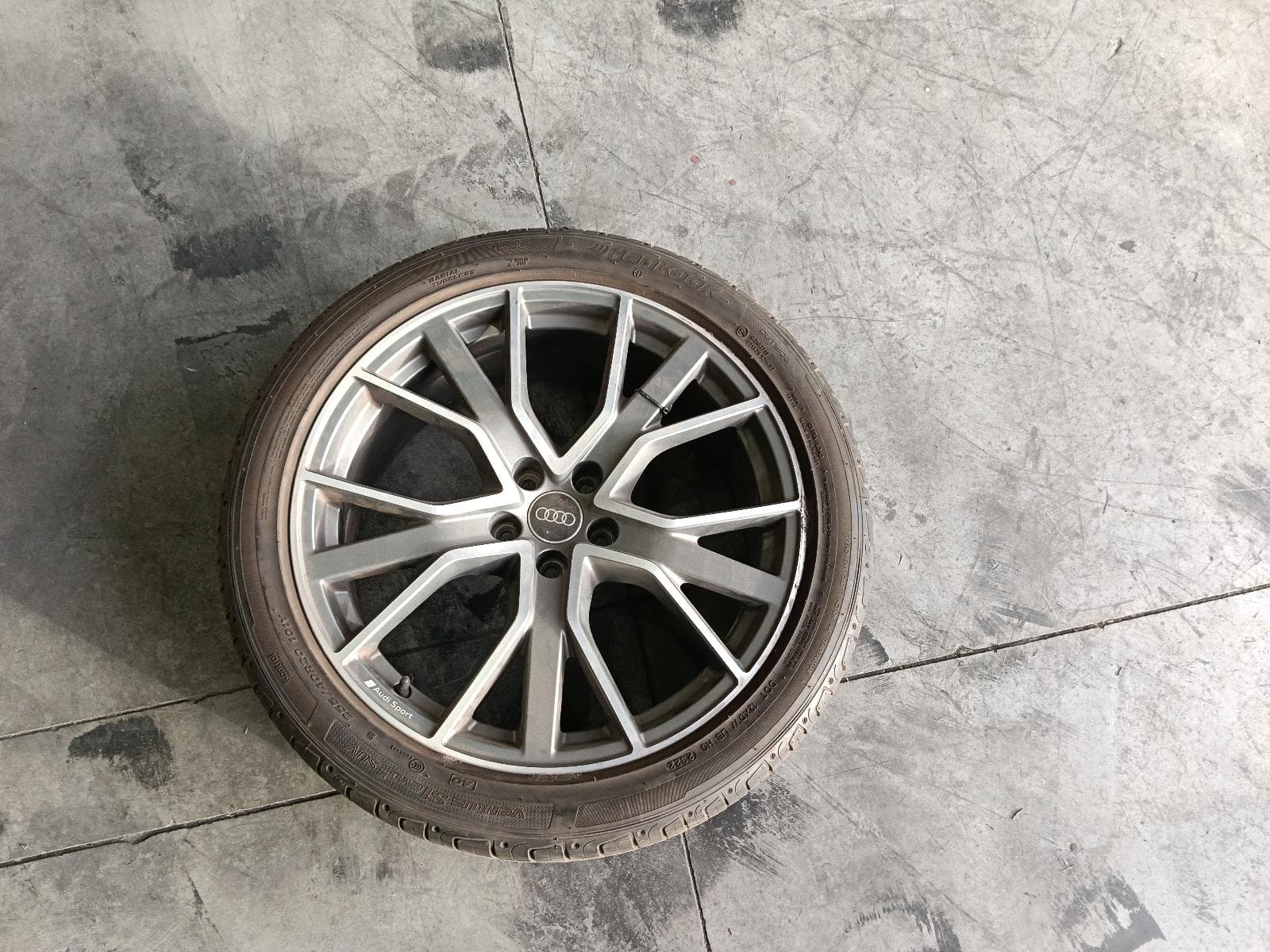 Used auto part listing image: 2022 AUDI Q3 WHEEL MAG FACTORY, 20X8.5IN, 5 V SPOKE, F3, 03/19- 0000410707