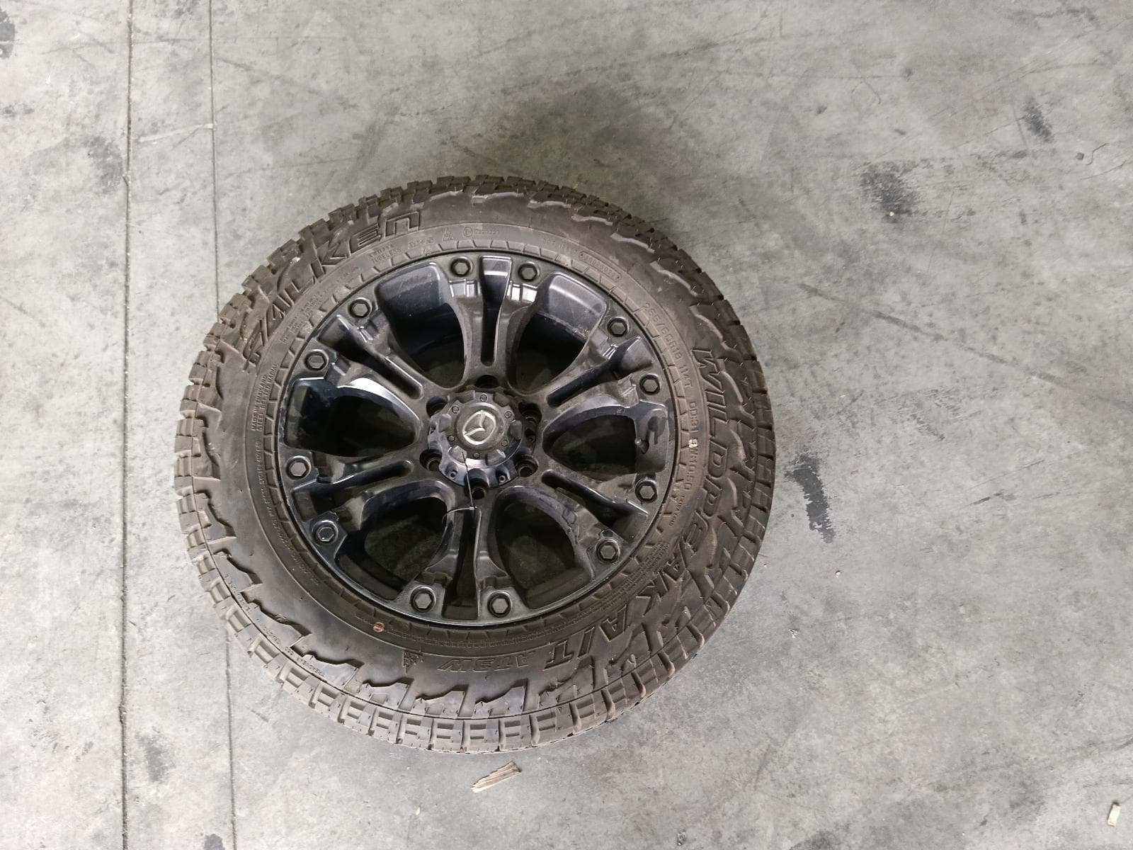 Used auto part listing image: 2021 MAZDA BT50 WHEEL MAG TF, FACTORY, 18X8IN, 6 TWIN SPOKE, HIGH GLOSS BLACK, 07/20-09/24 0000410710