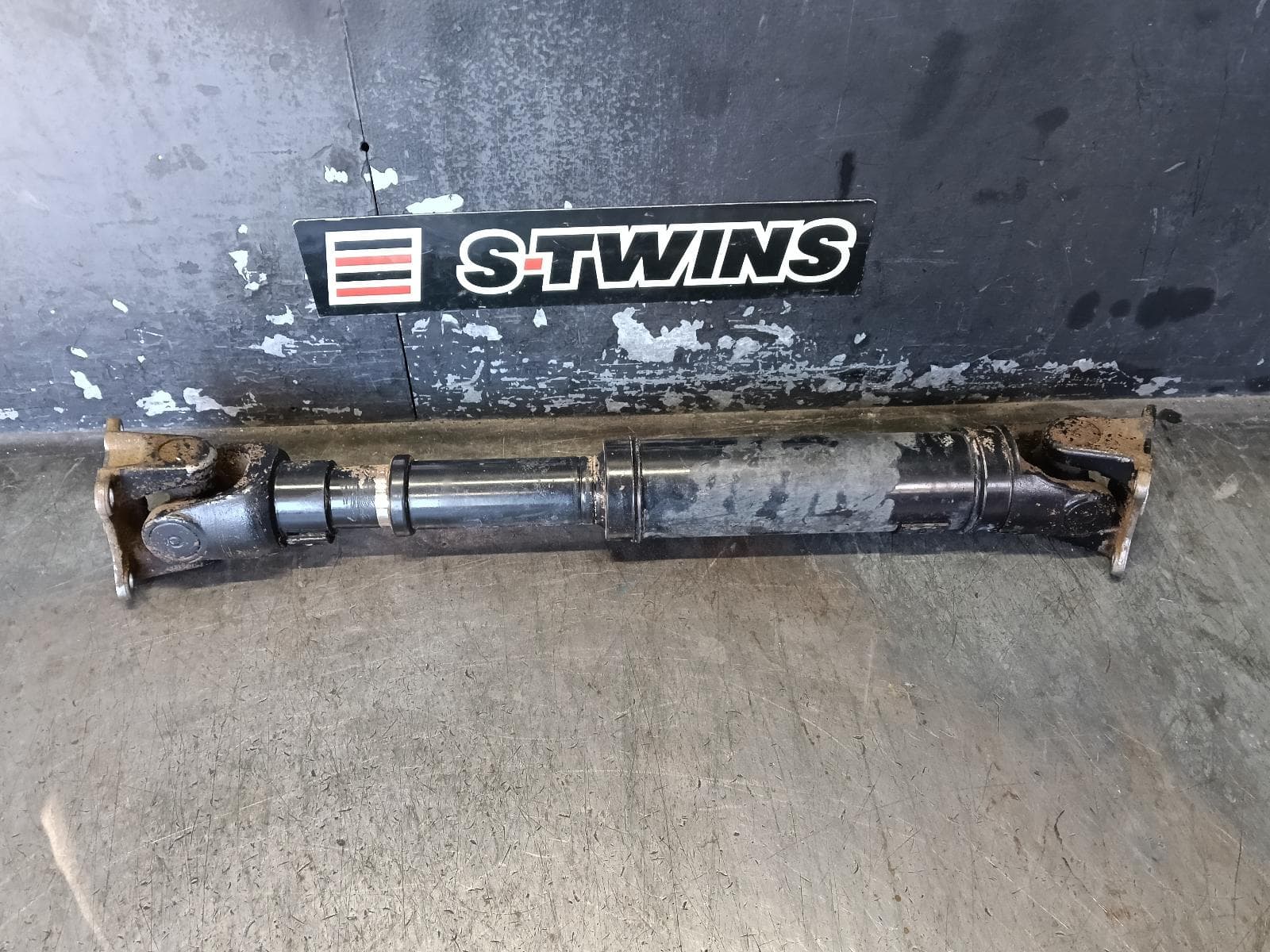 Used auto part listing image: 2017 TOYOTA FORTUNER FRONT PROP SHAFT GUN156R, 08/15-10/25 0000411060