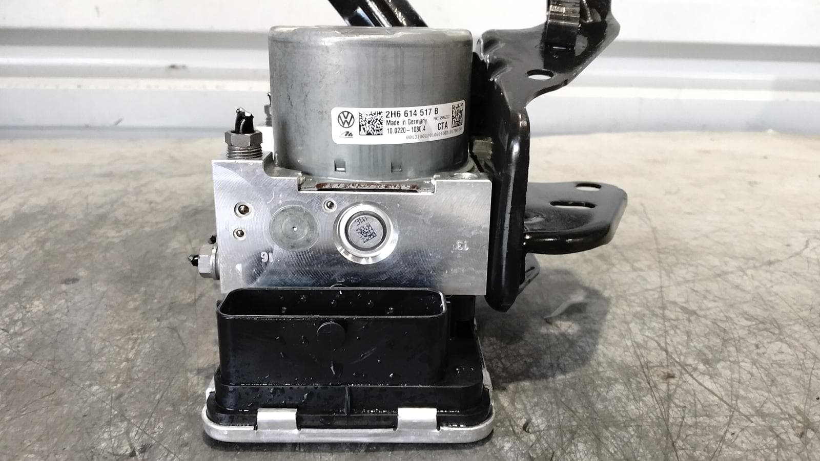 Used auto part listing image: 2019 VOLKSWAGEN AMAROK ABS PUMP MODULATOR 2H, P/N 2H6614517B, 10/10-09/22 0000408630